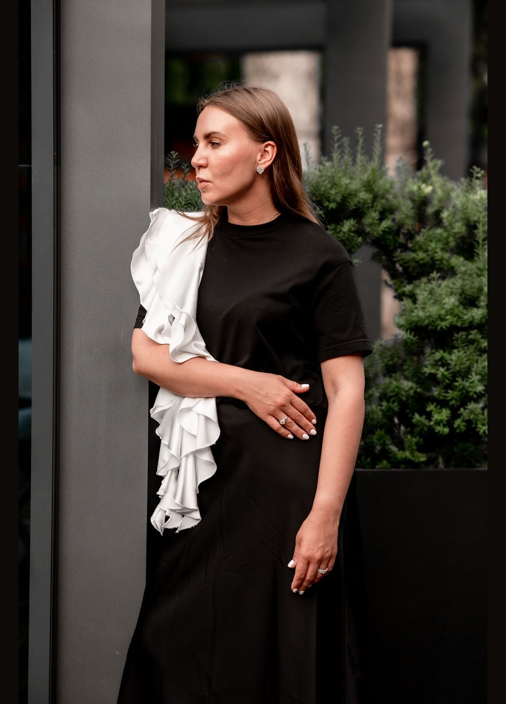 Футболка чорна з воланом ALNEST - (295689327)