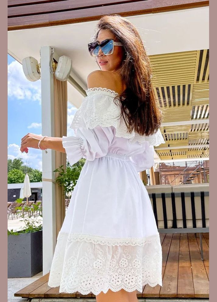 Белое повседневный, кэжуал платье клеш, с открытыми плечами Seventeen