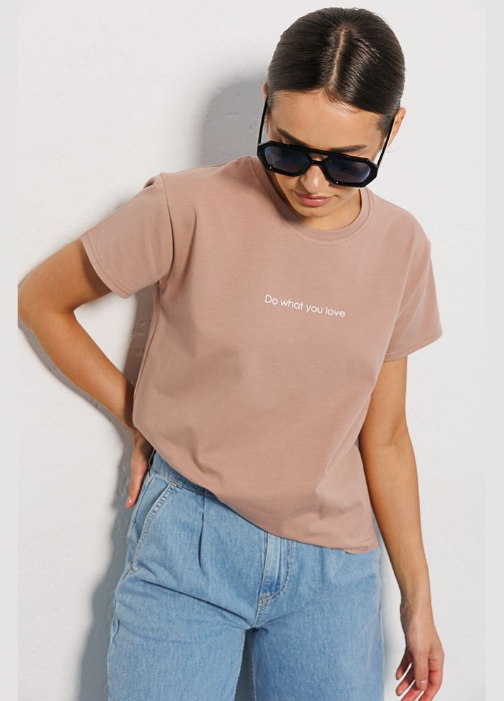 Бежевая летняя женская футболка с надписью do what you love Arjen