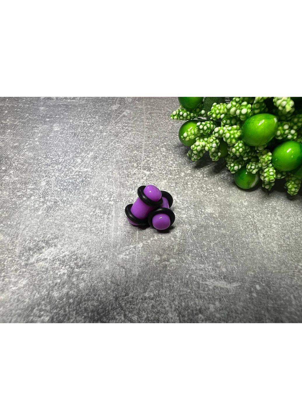 Плаги на 10мм в разных цветах из акрила с резиночками Сиреневый No Brand (372600247)