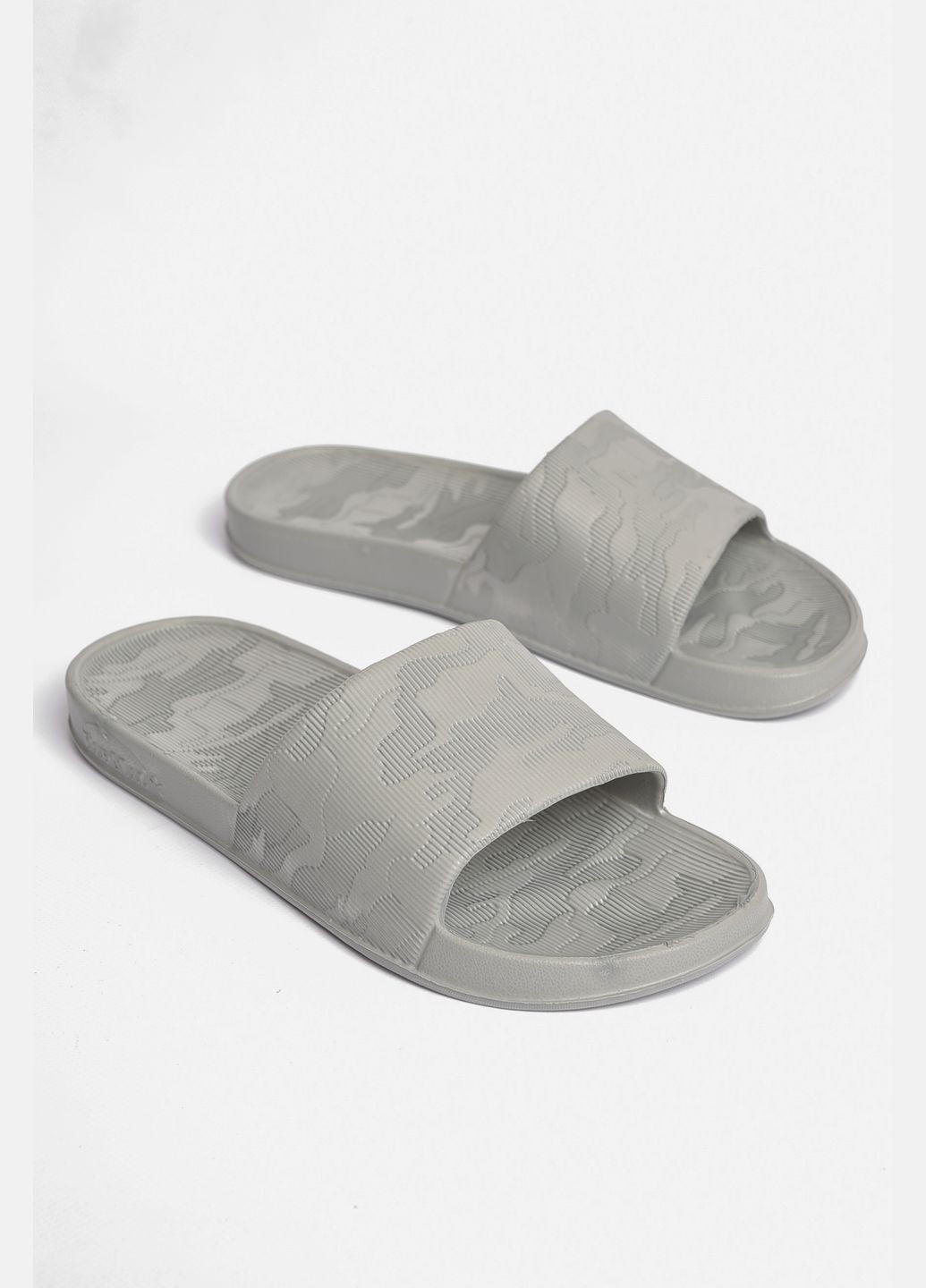 Шльопанці чоловічі піна світло-сірого кольору Let's Shop (301196746)