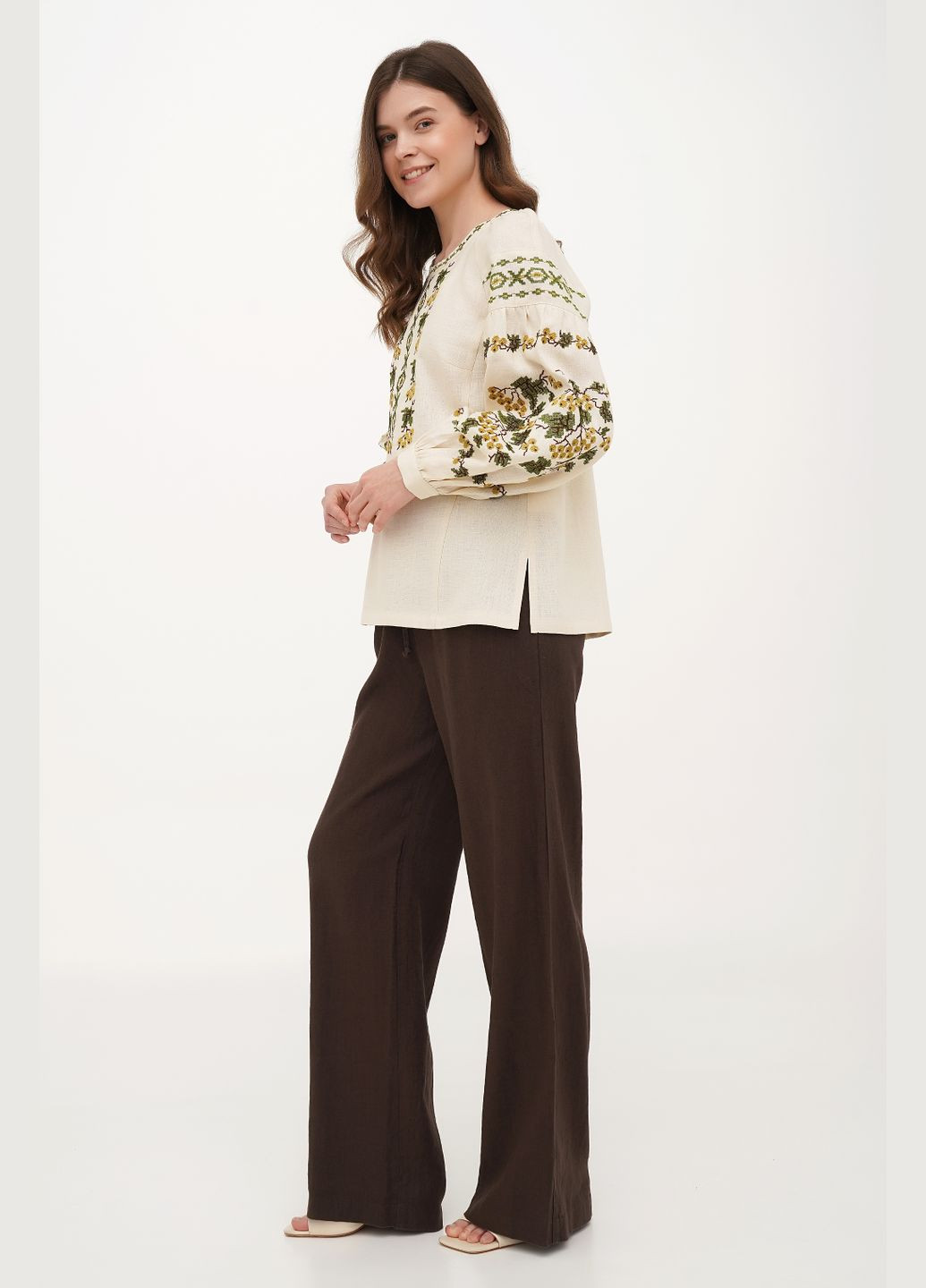 Бежевая льняная женская вышиванка с широким рукавом-регланом и калиной дзвинка, парные вышиванки. белый, р.54, код 9460/54/101 ГАЛЕРЕЯ ЛЬОНУ