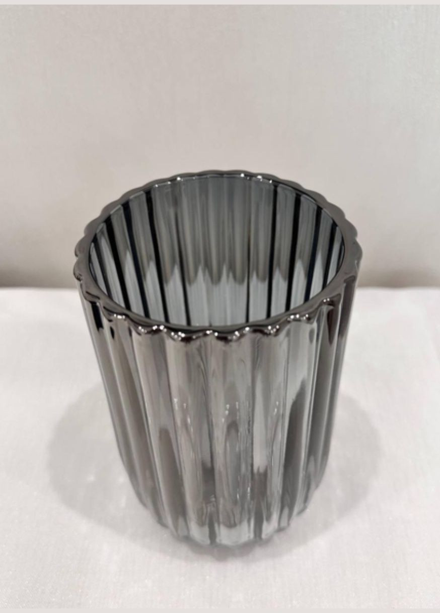 Ваза декоративная Гофре стеклянная 18 см Серый HP-1712-3 Yiwu (349443259)