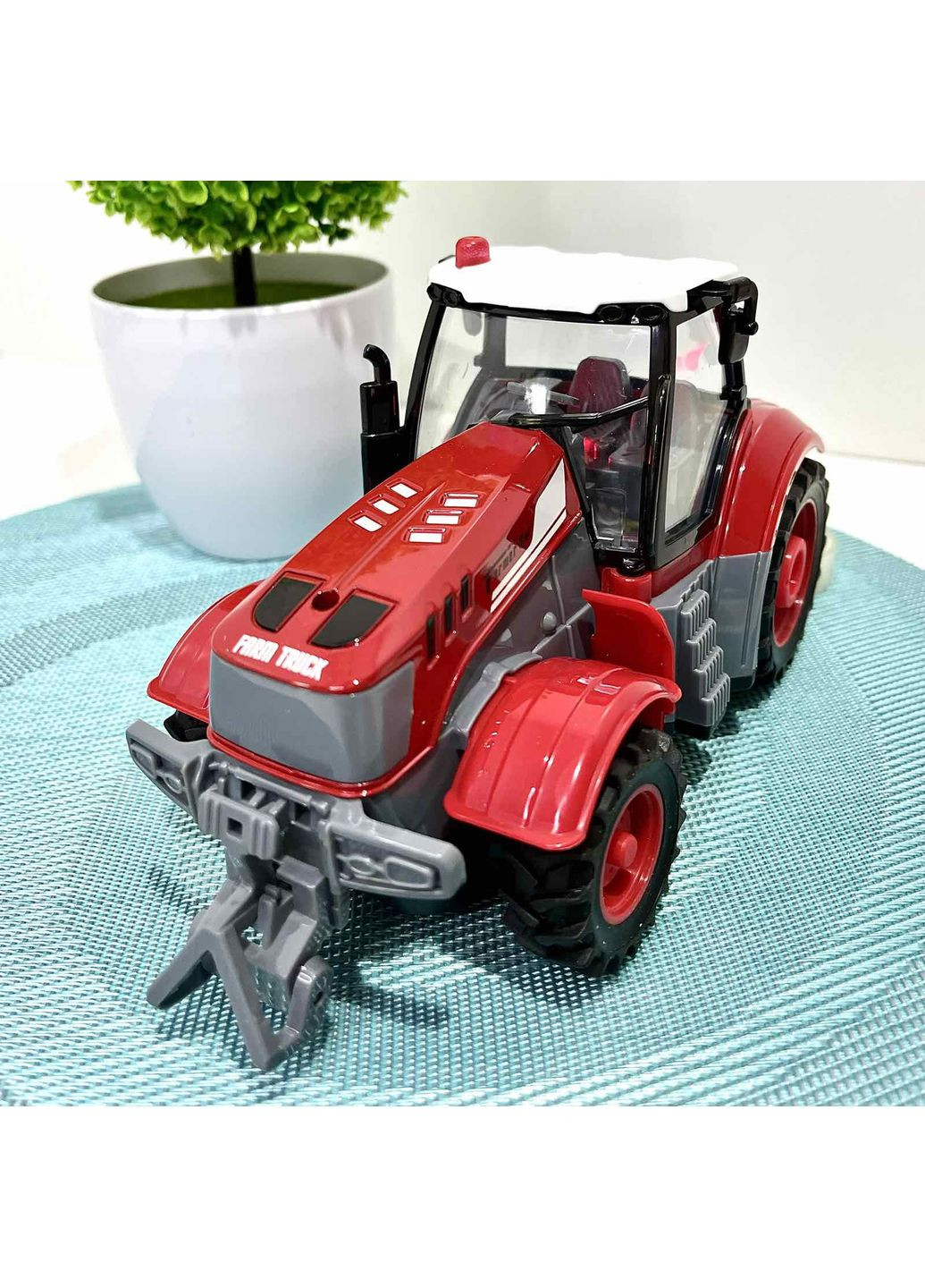 Трактор на радіокеруванні масштаб 1:24 підсвічування Червоний (HJ8011) No Brand (354821000)