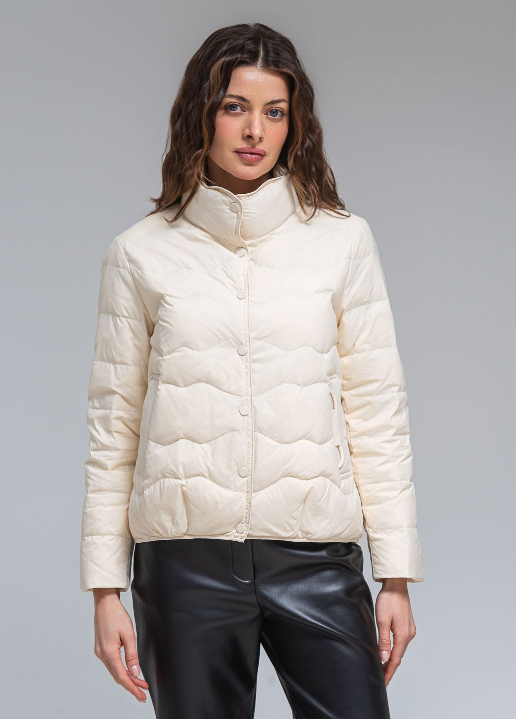 Молочная демисезонная ультралегкая пуховая куртка -wear модель 82403 Viva