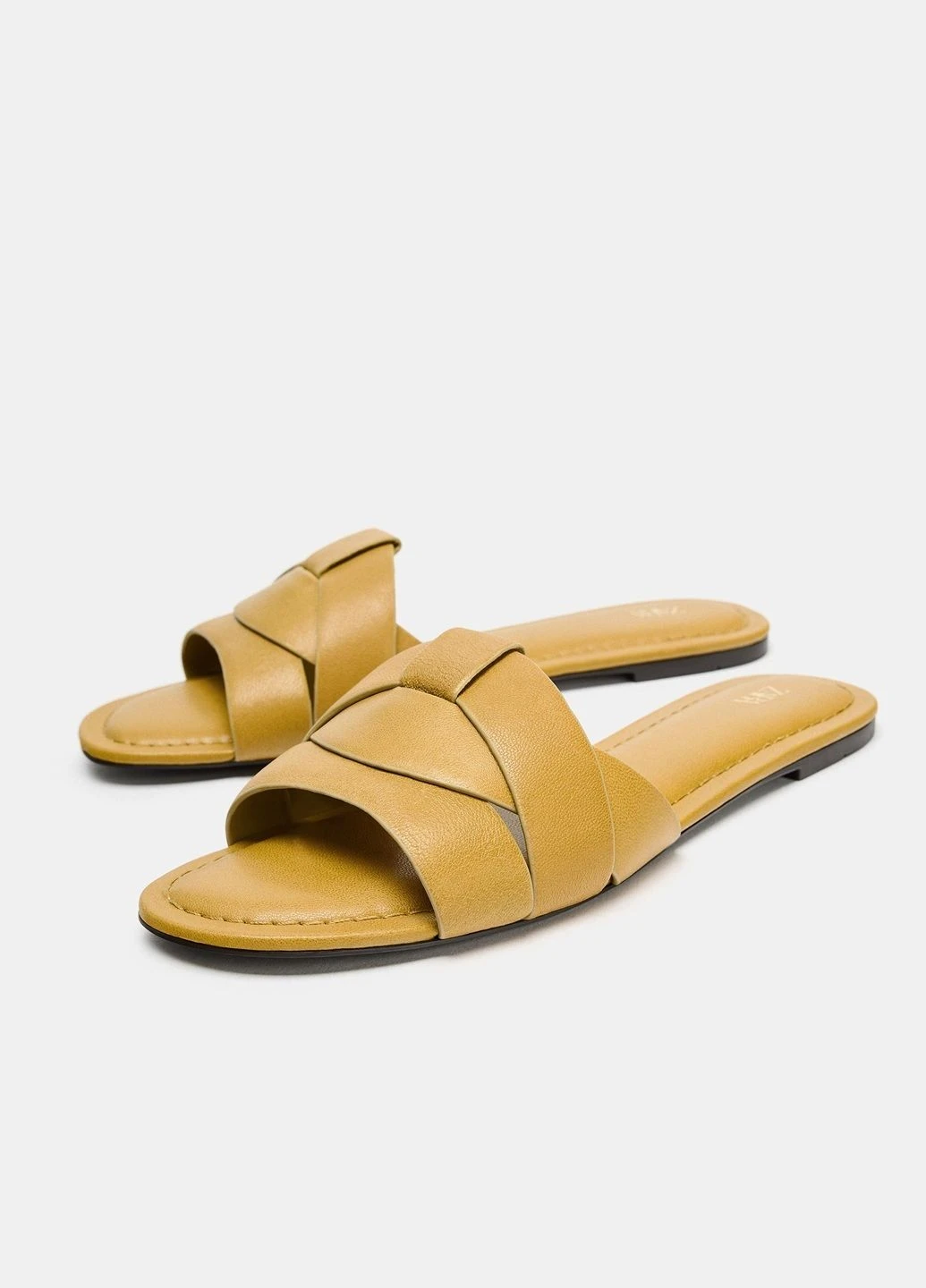 Горчичные шлепанцы Zara