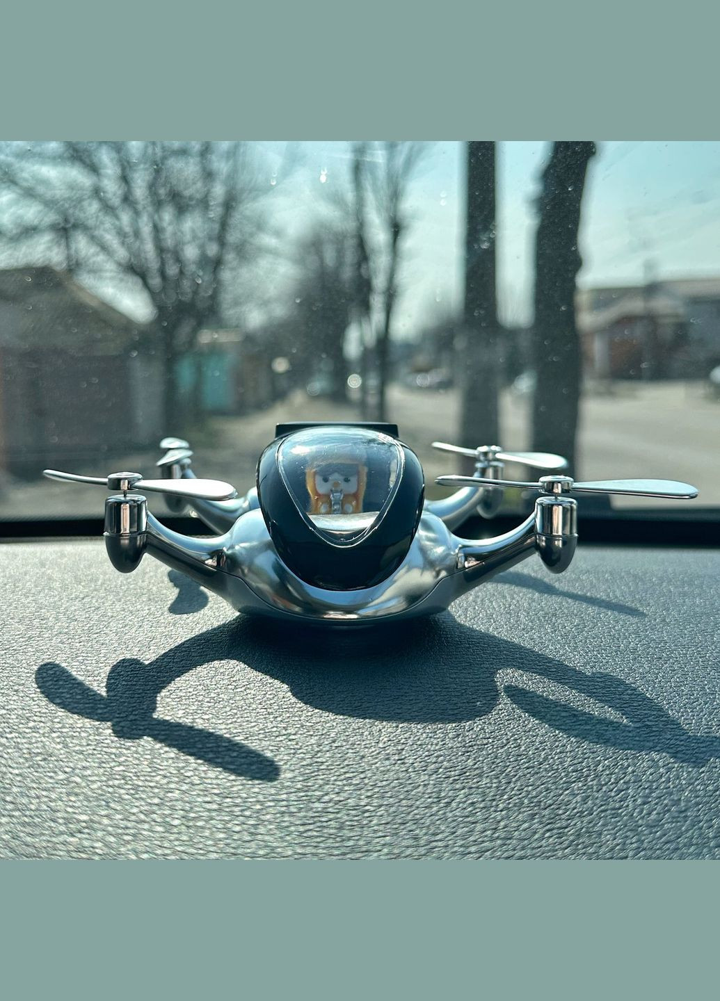 Ароматизатор в авто на сонячній батареї Дрон No Brand (327412096)