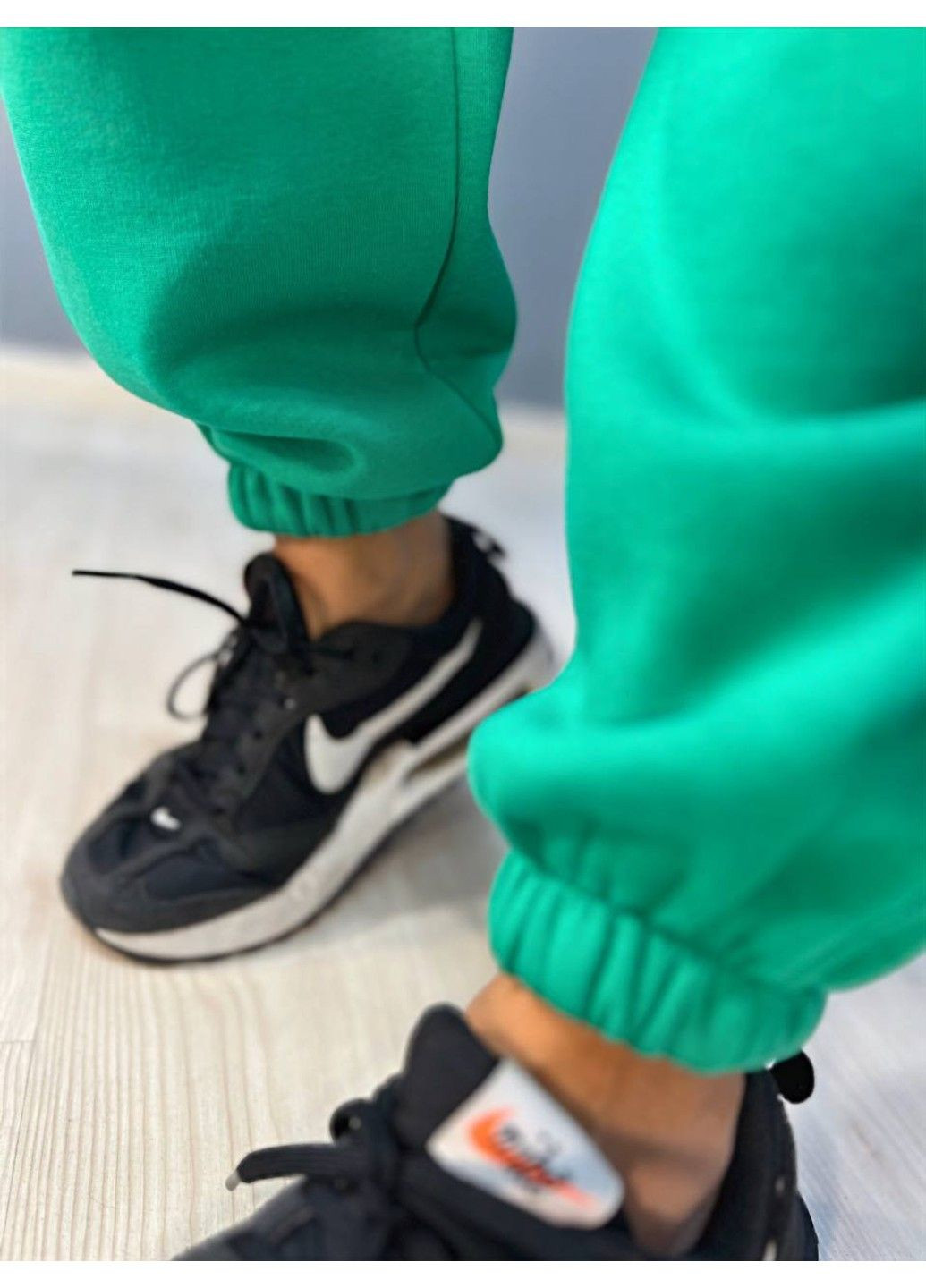 Костюм женский 478-480 короткое тощие с капюшоном и брюки джоггеры на резинке флис Quzen (304062694)