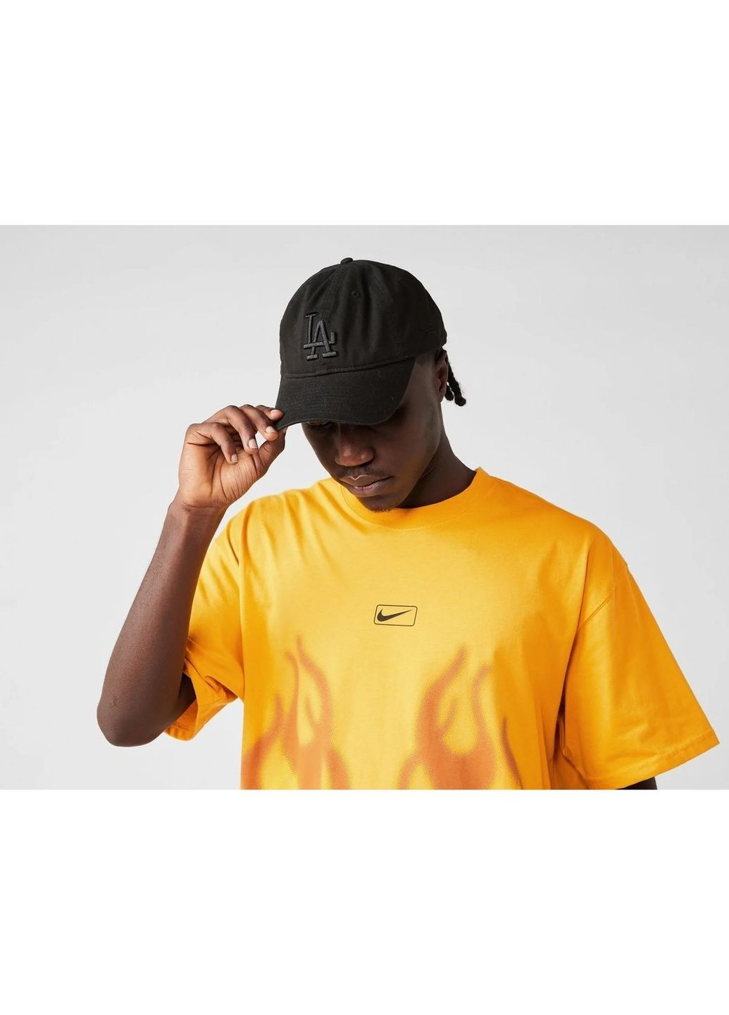 Оранжевая футболка мужская flame swoosh orange Nike