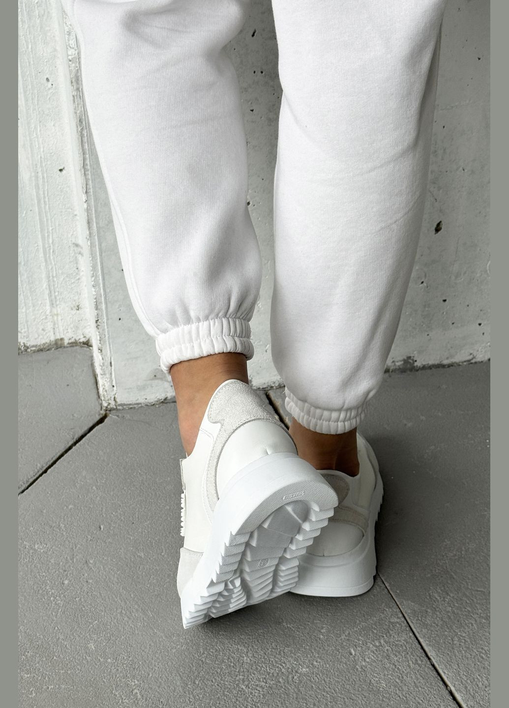Белые демисезонные мягкие, комфортные кроссовки из натуральной кожи со вставками из белой замши InFashion Кросівки