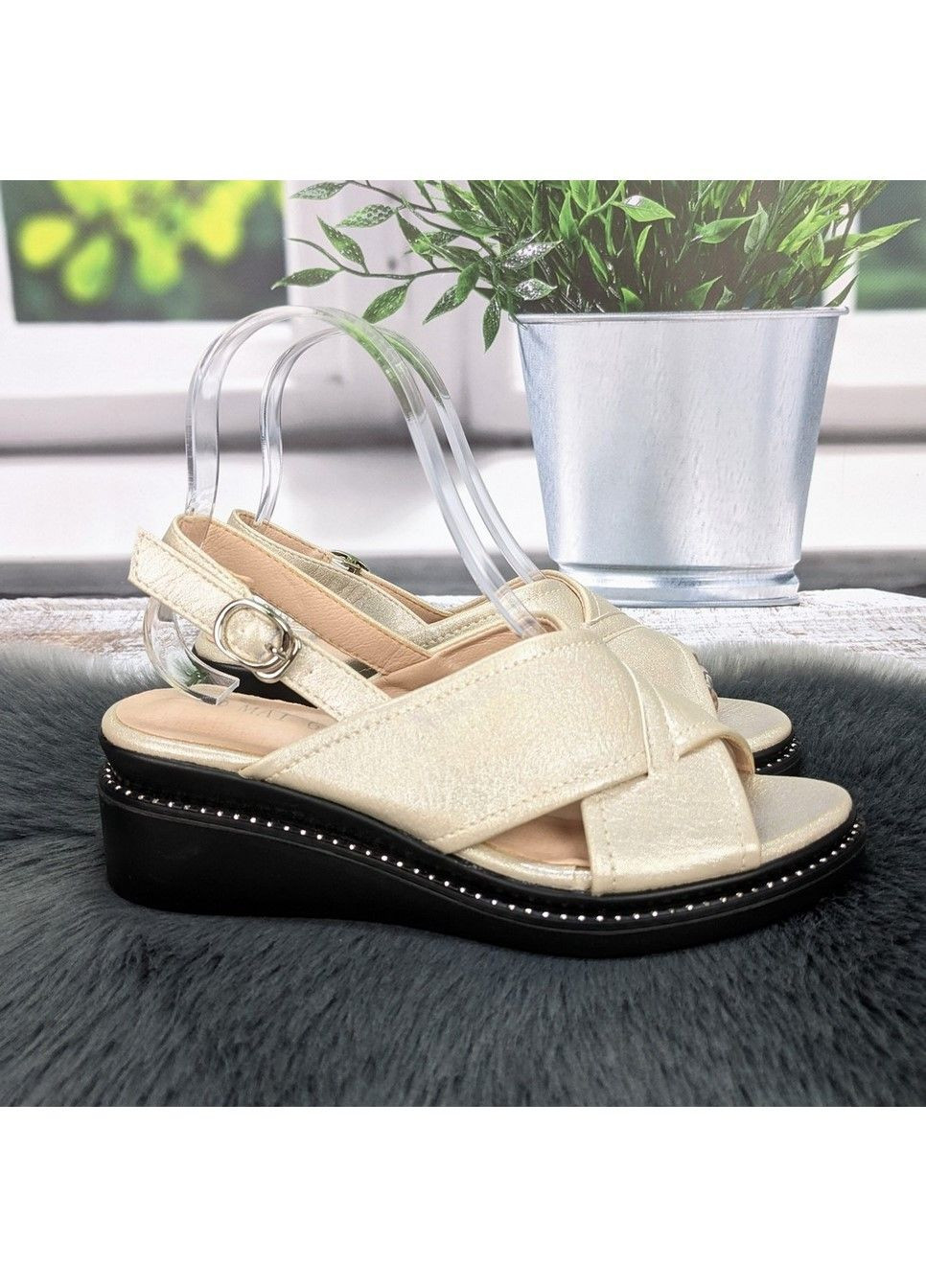 Босоніжки жіночі на невисокій платформі Fashion (332018016)