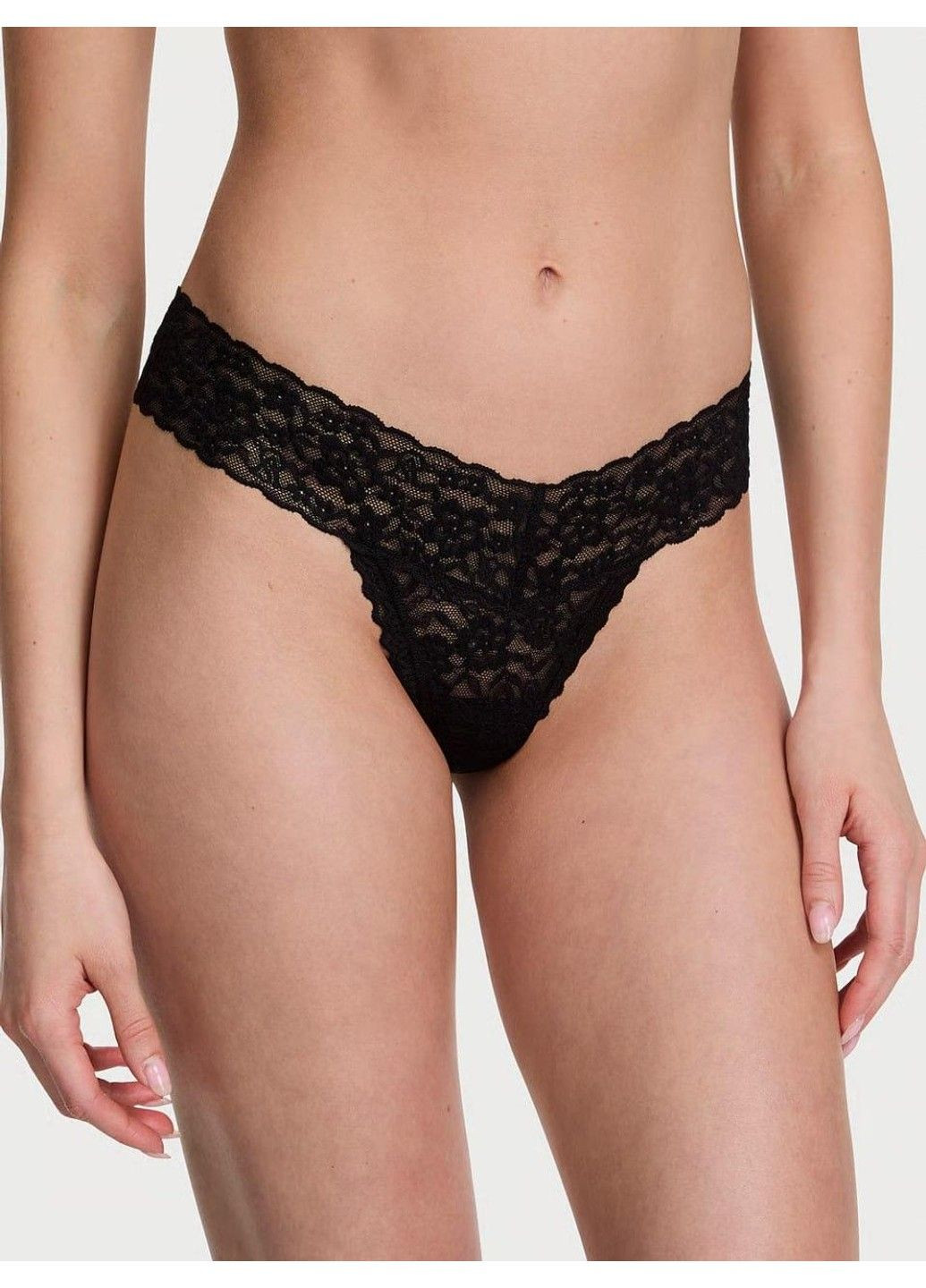 Трусики-стринги женские кружевные Lace Thong Panty черные Victoria's Secret (349729519)