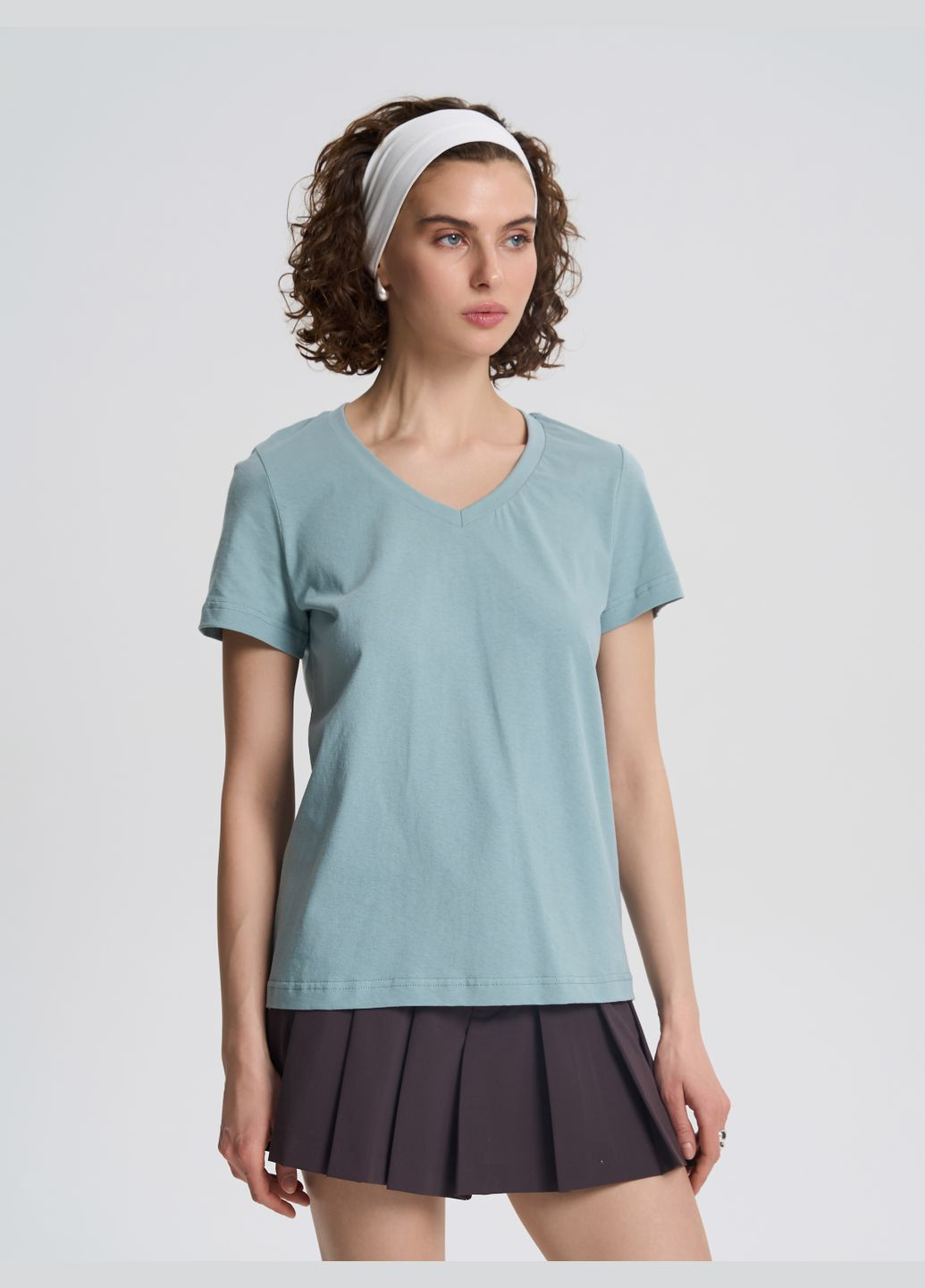 Футболка жіноча з v-образним вирізом блакитна ТМ РОЗА Роза - (322569894)