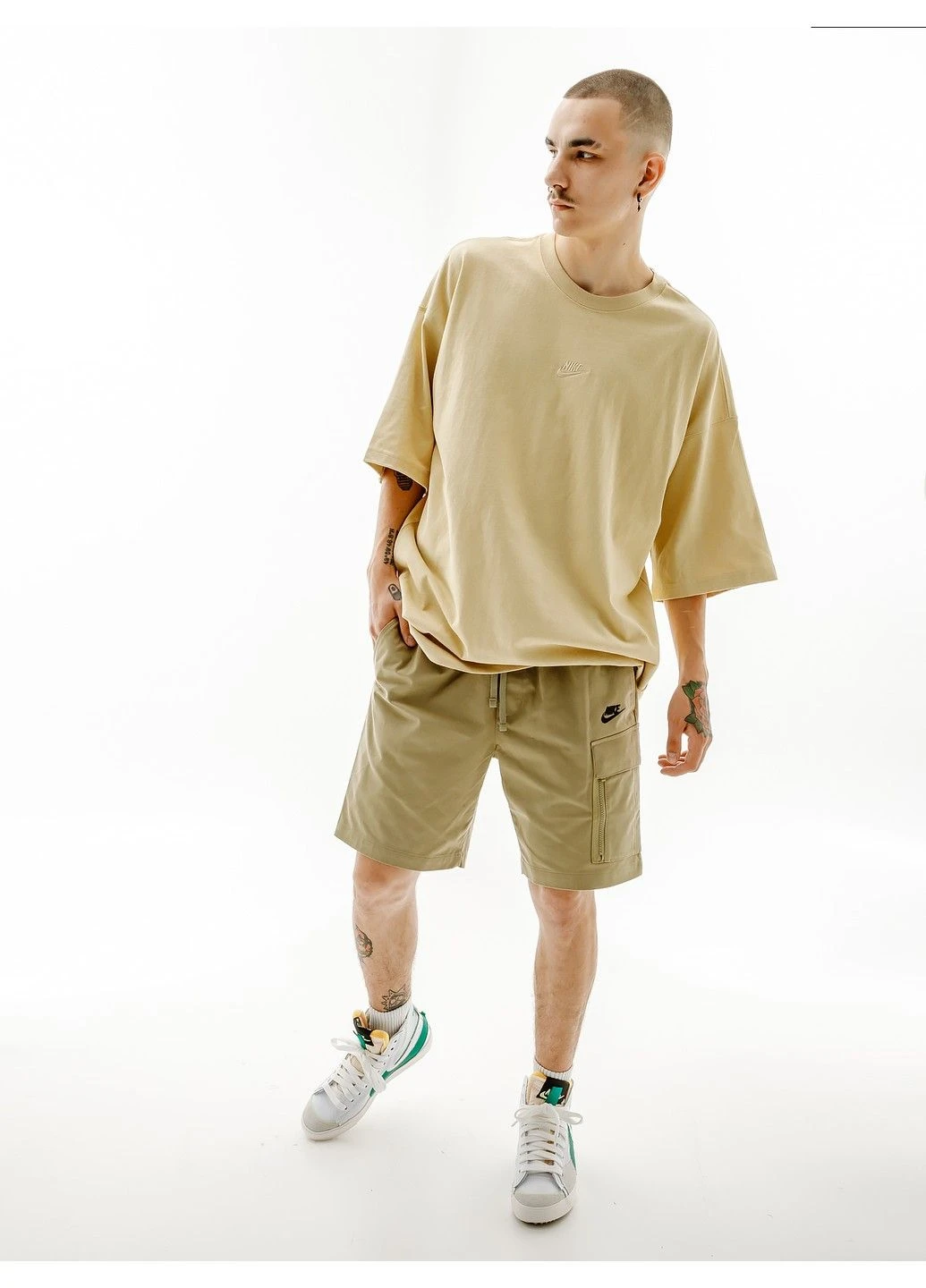 Бежевая футболка m nsw tee os prem essntl sust Nike
