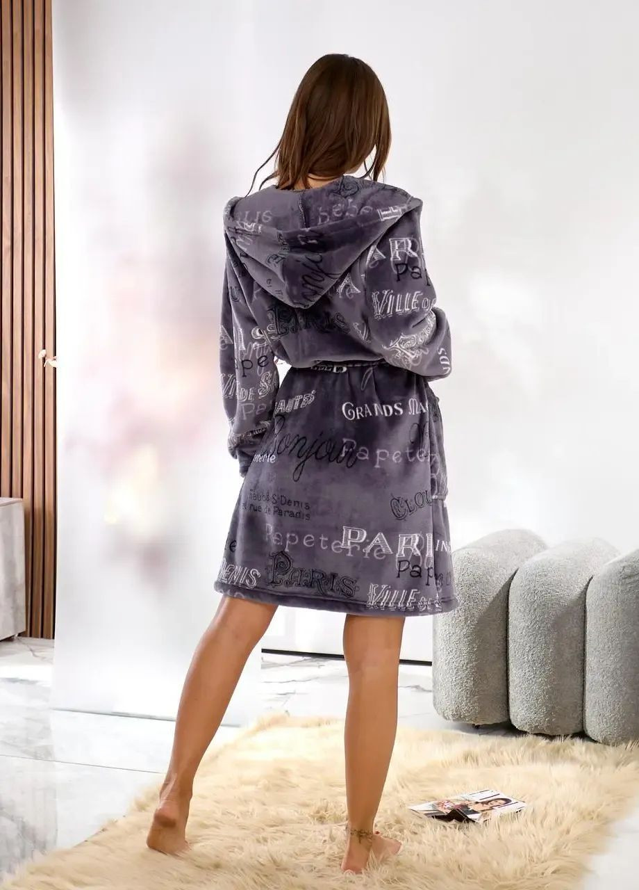 Женский махровый халат средний длины с капюшоном цвет графит с принтом Париж Fabrika (363189839)
