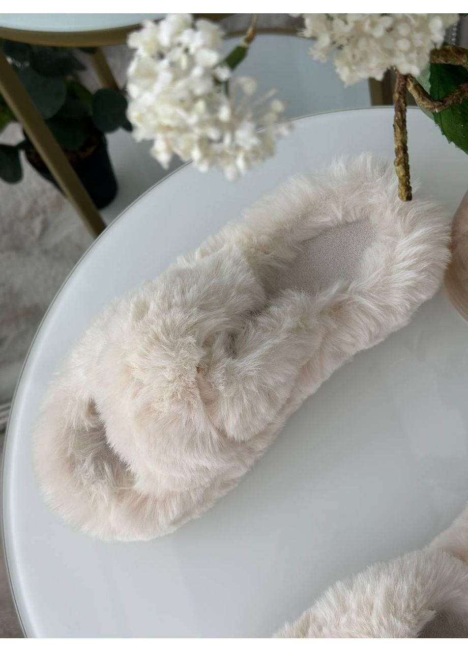 Молочные женские тапочки меховые молочные / женские пушистые тапки цвета айвори / женские теплые домашние тапочки молочного цвета No Brand