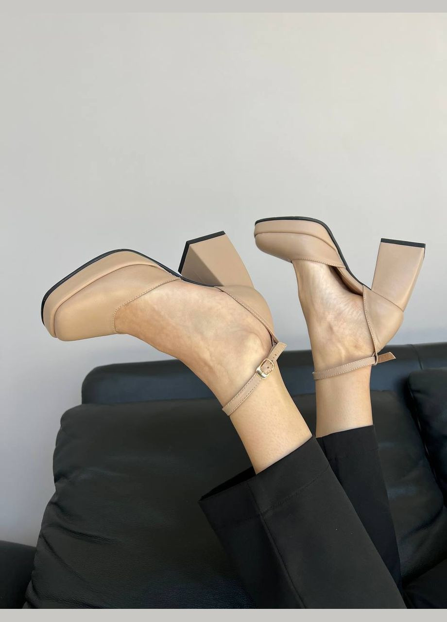 Бежевые босоножки на каблуке Україна