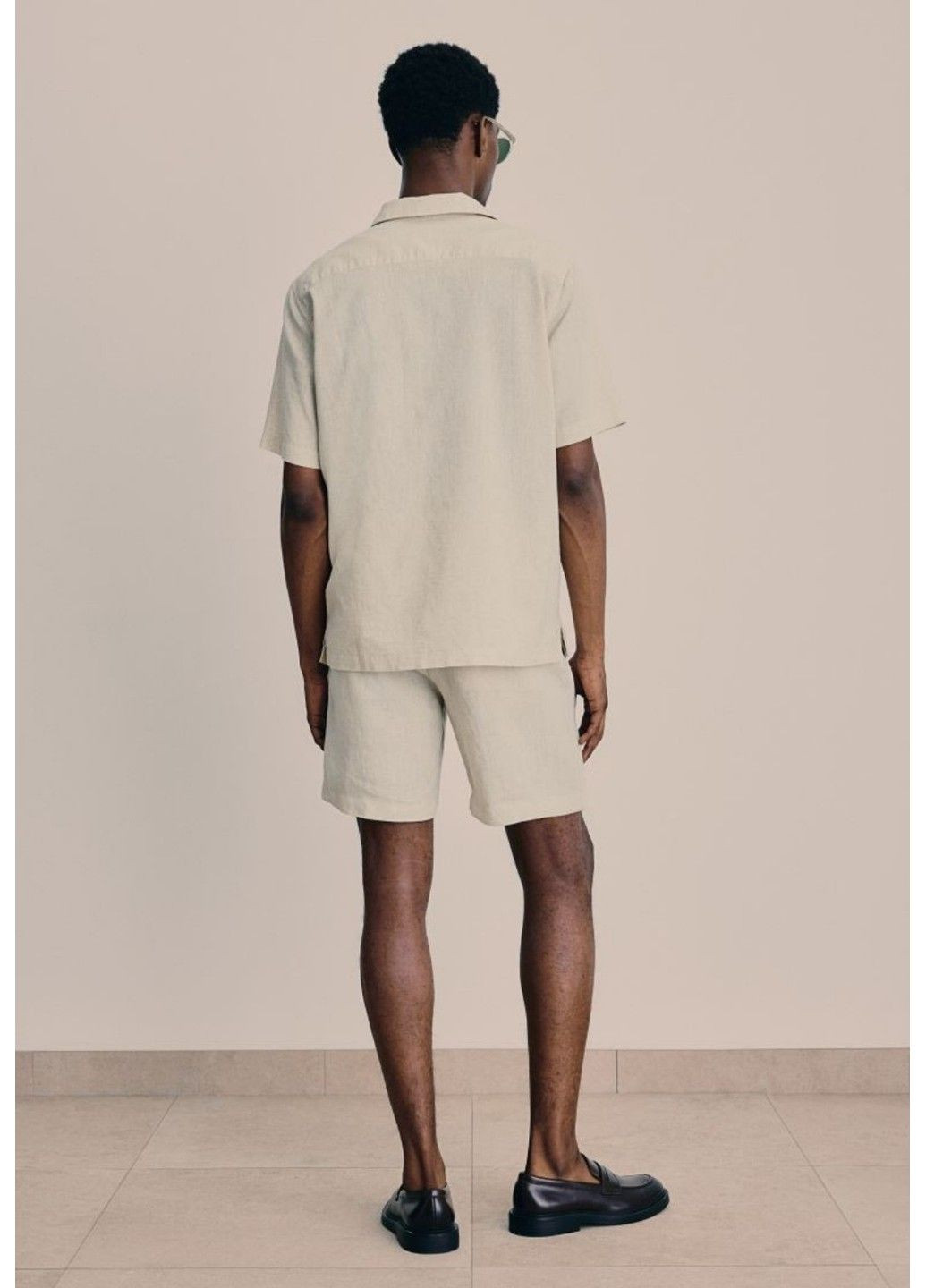 Чоловіча лляна сорочка стандартного крою Н&М (56930) S Світло-бежева H&M (290704977)