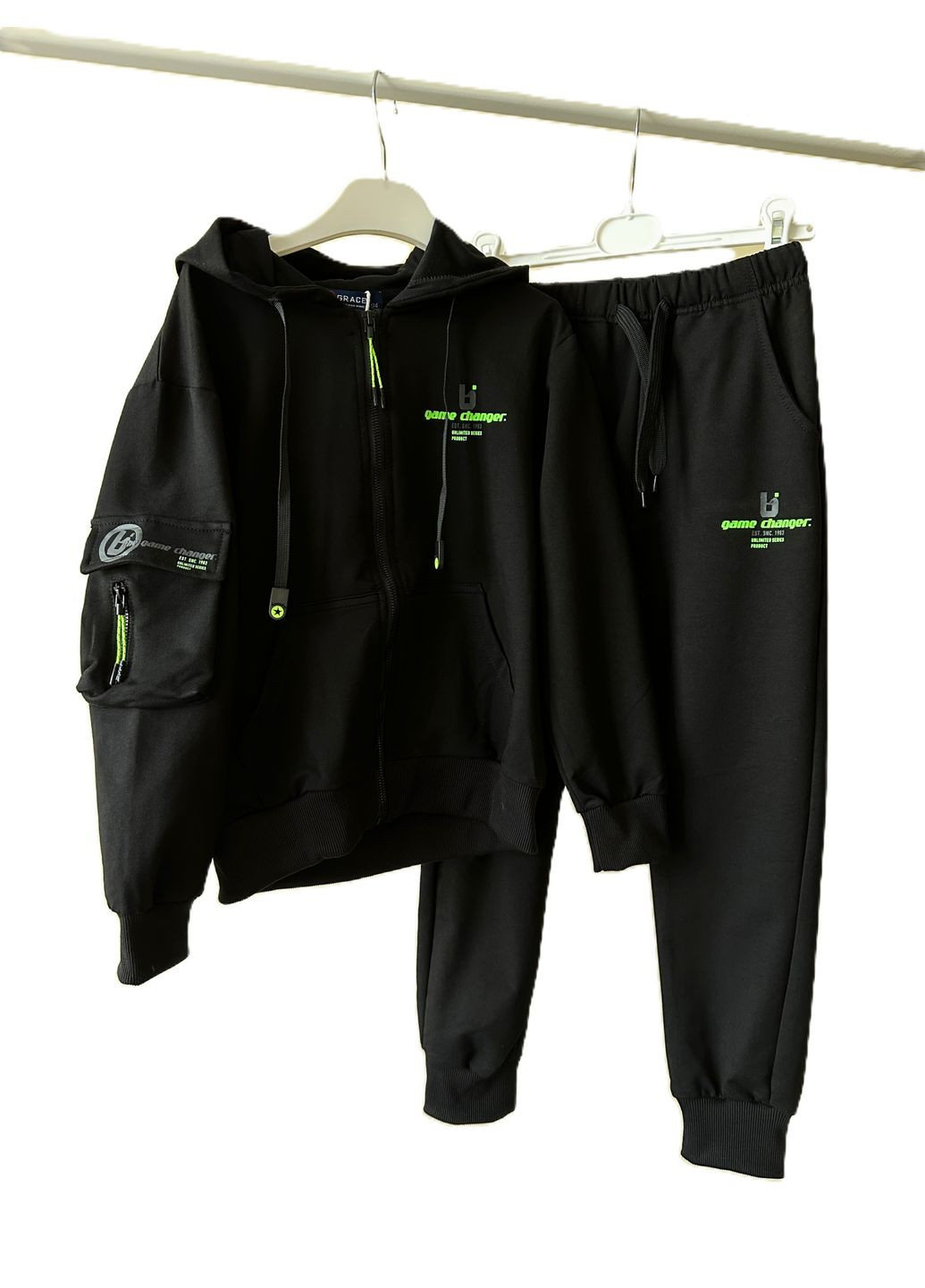 Спортивный костюм толстовка с молнией (зепка) и брюки-джогеры B13969-1 черный с зеленым Grace (356111759)