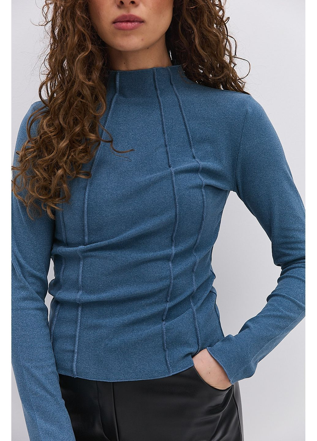 Жіночий флісовий лонгслів чорний з вертикальними швами навиворіт Arjen (370601820)