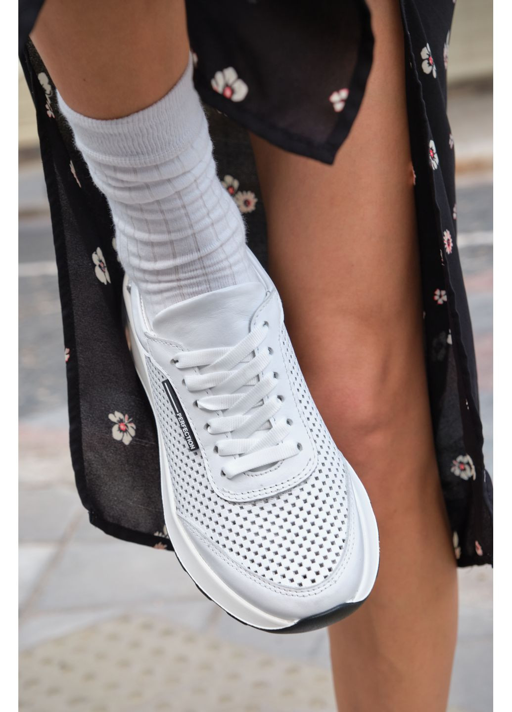 Жіночі кросівки з білої натуральної шкіри з перфорацією, легкі, ручна робота (відшив 3 дні) Paradize білі демісезони (353746272)