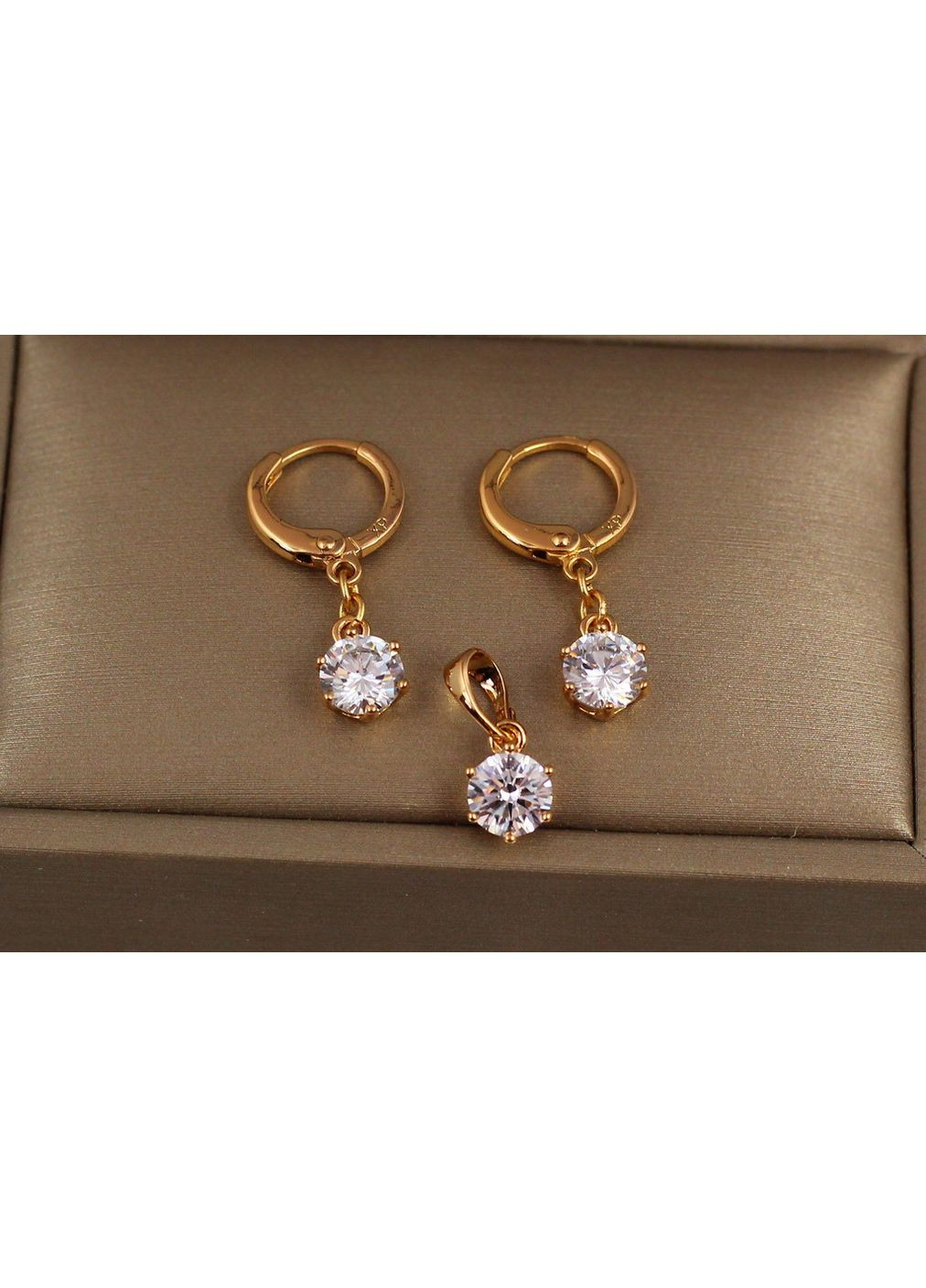 Набір сережки та кулон білі камені 6 мм шість кріплень золотистий love-shopping Xuping Jewelry (355799347)