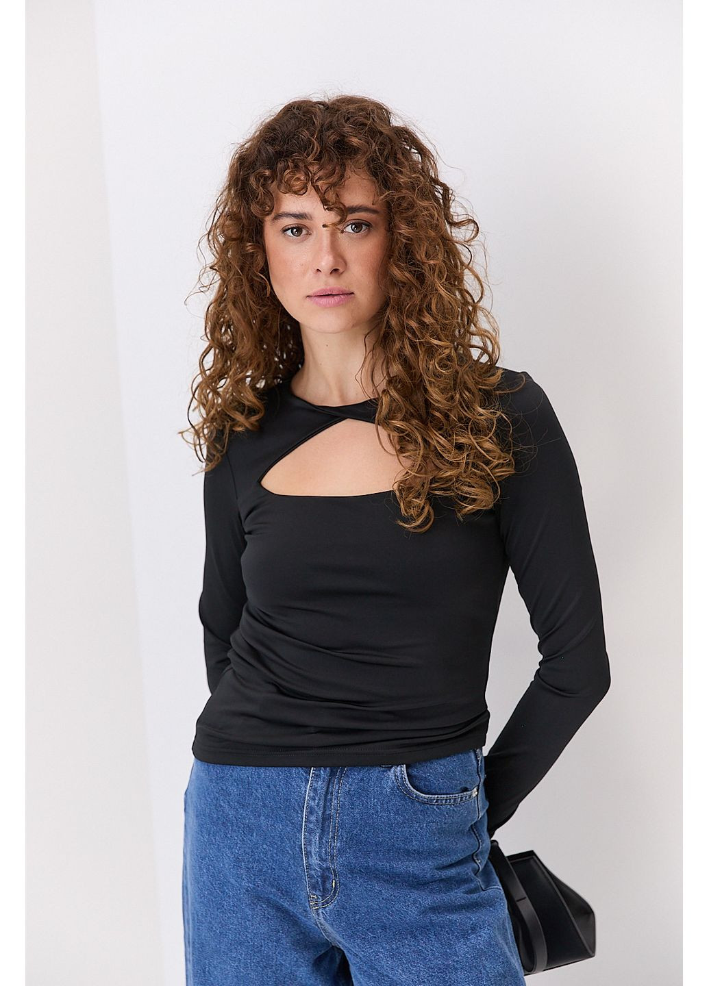 Женский лонгслив с черной микрой с вырезом над грудью Arjen (361056927)