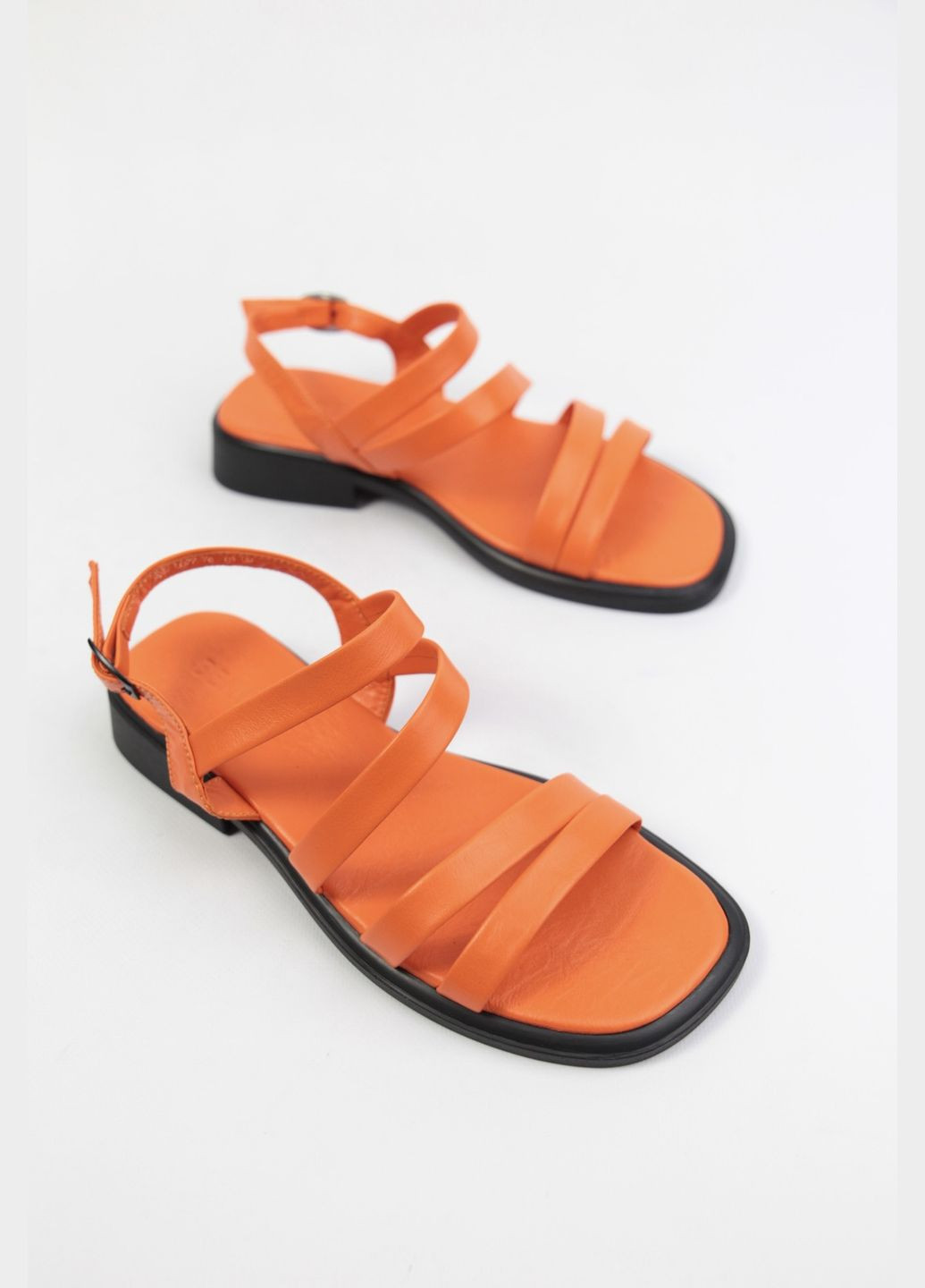 Оранжевые босоножки Benito без застежки
