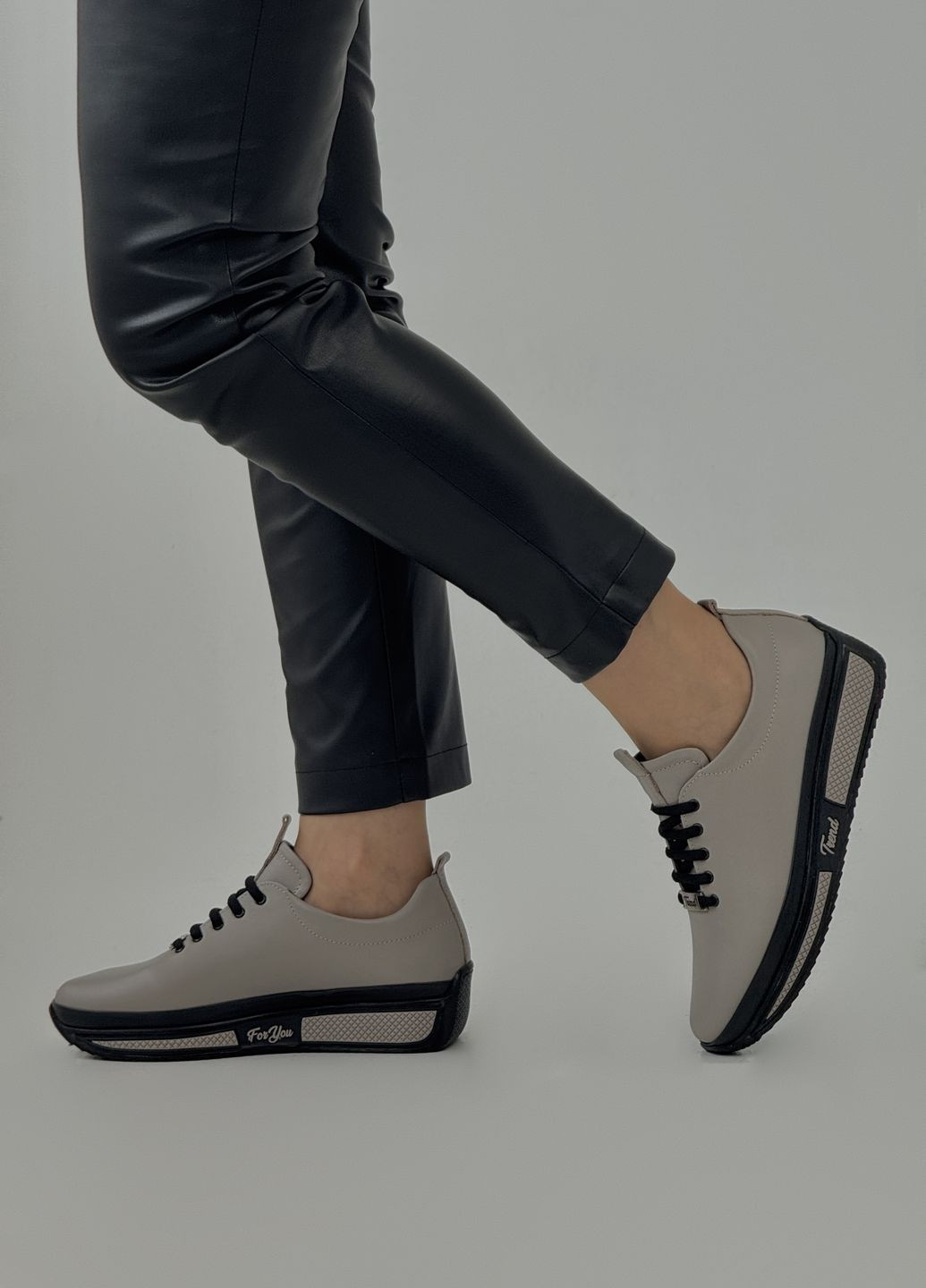 Светло-бежевые туфли женские кожаные светлые на платформе Christian YuMa