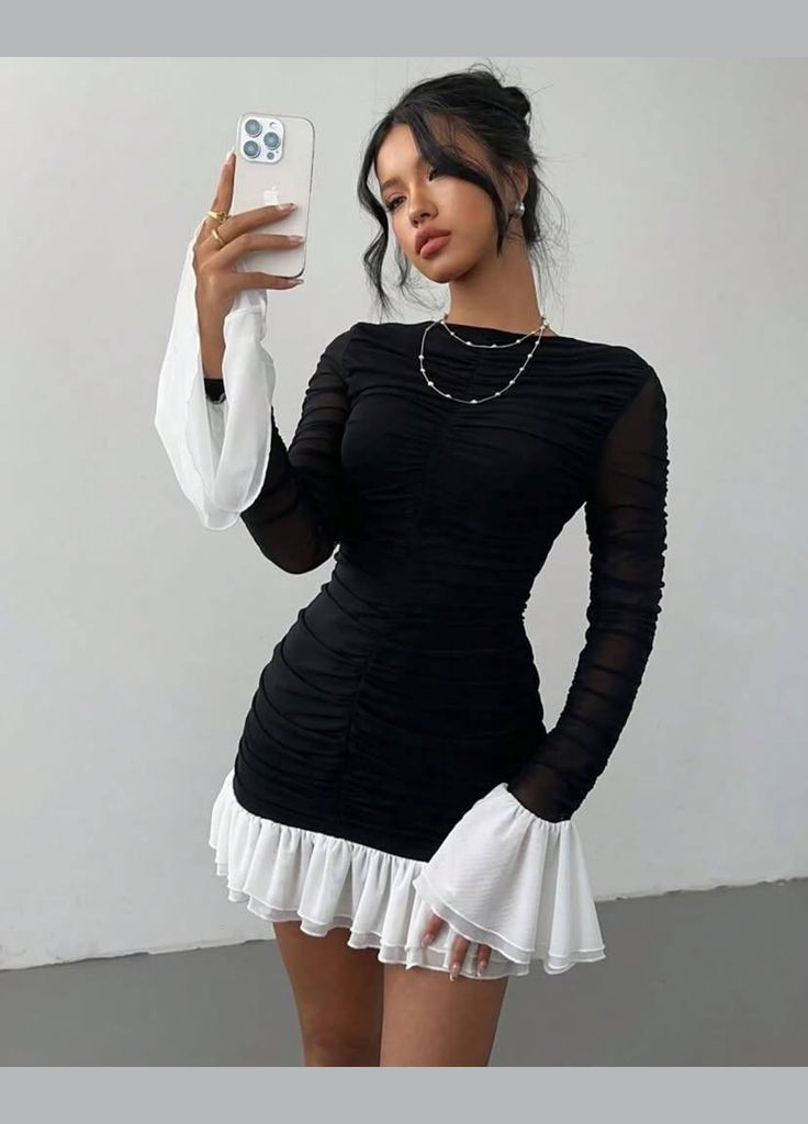 Чорна кежуал міні сукня декорована воланами силуетна Adelante однотонна