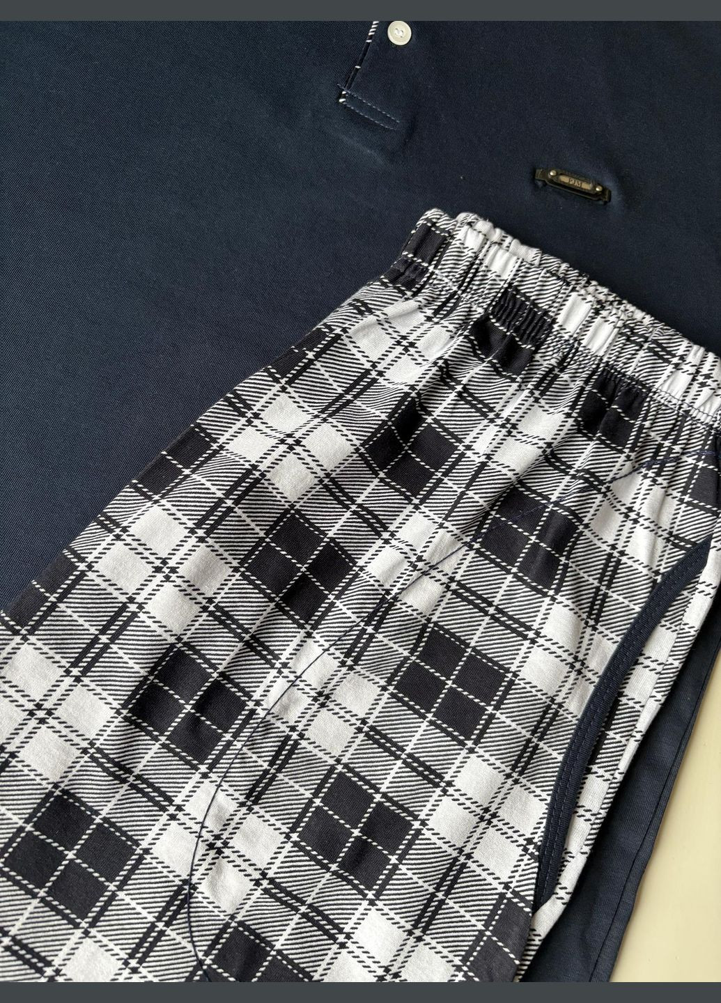 Чоловіча бавовняна піжама "Cameron" футболка та штани в клітину, темно-синій Pijamoni (352769895)