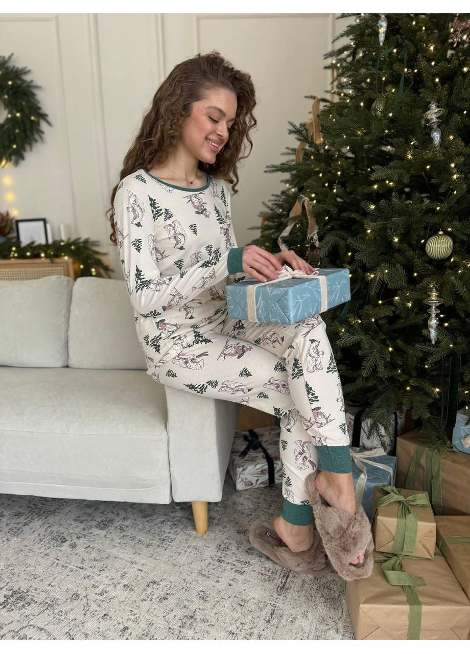 Біла піжама жіноча молочна з зимовим принтом м’яка комфортна. піжама жіноча кремова з ялинками та звірятами тепла. No Brand