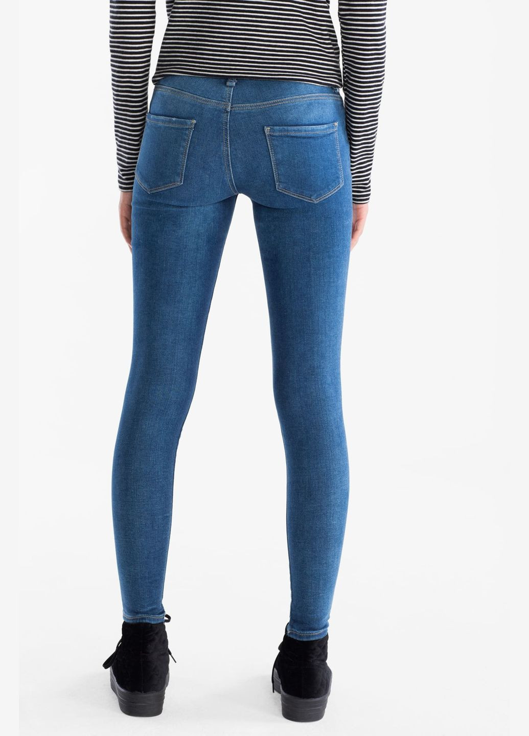 Синие демисезонные джинсы на девочку 134 размер синие 2033415 C&A