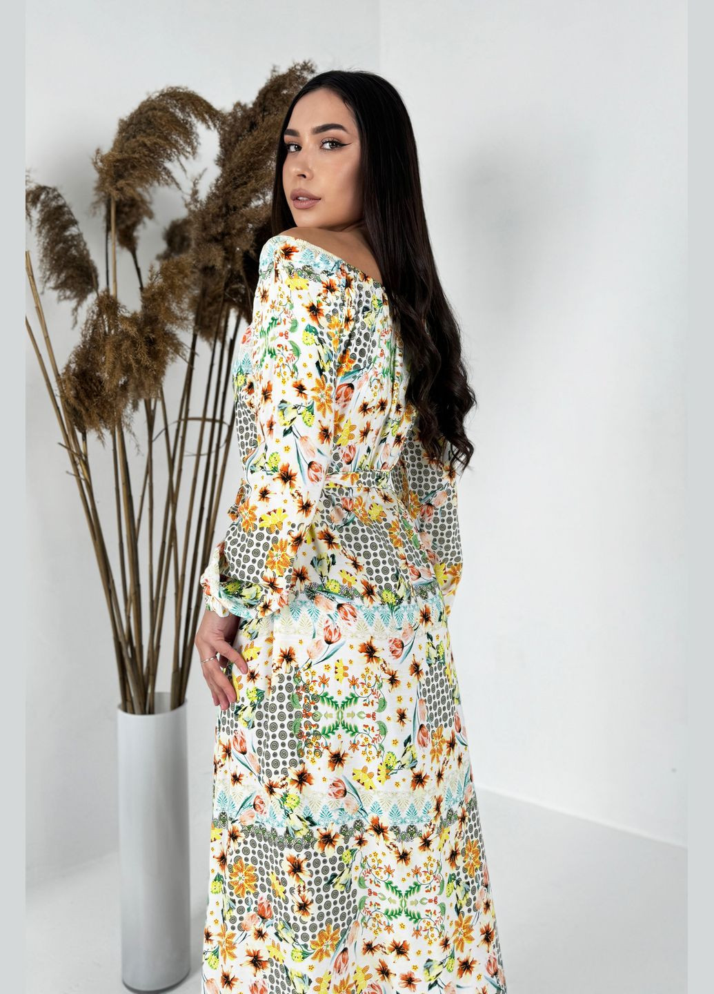 Белое повседневный, кэжуал стильное длинное платье в цветочный принт а-силуэт INNOE с цветочным принтом