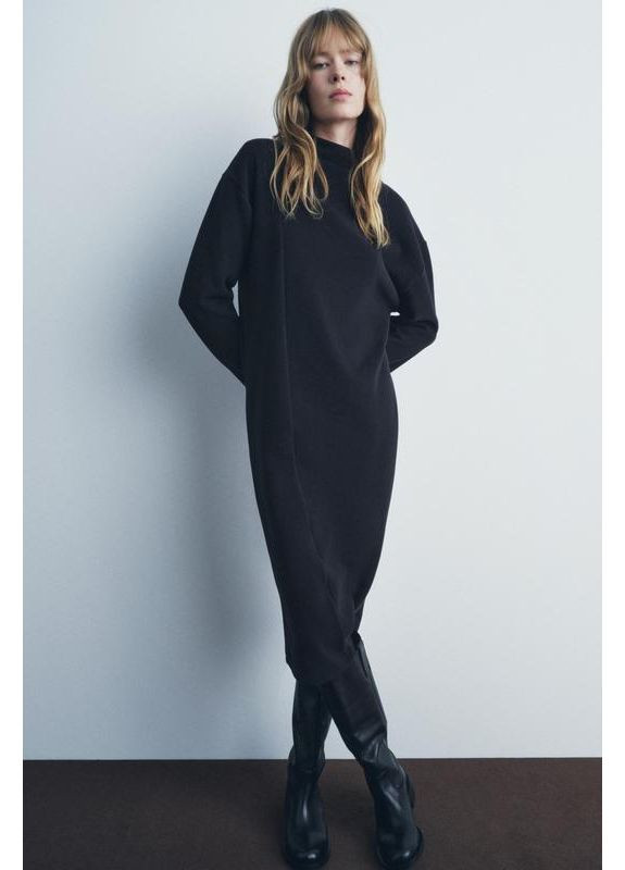 Чорна м’яка сукня міді Zara