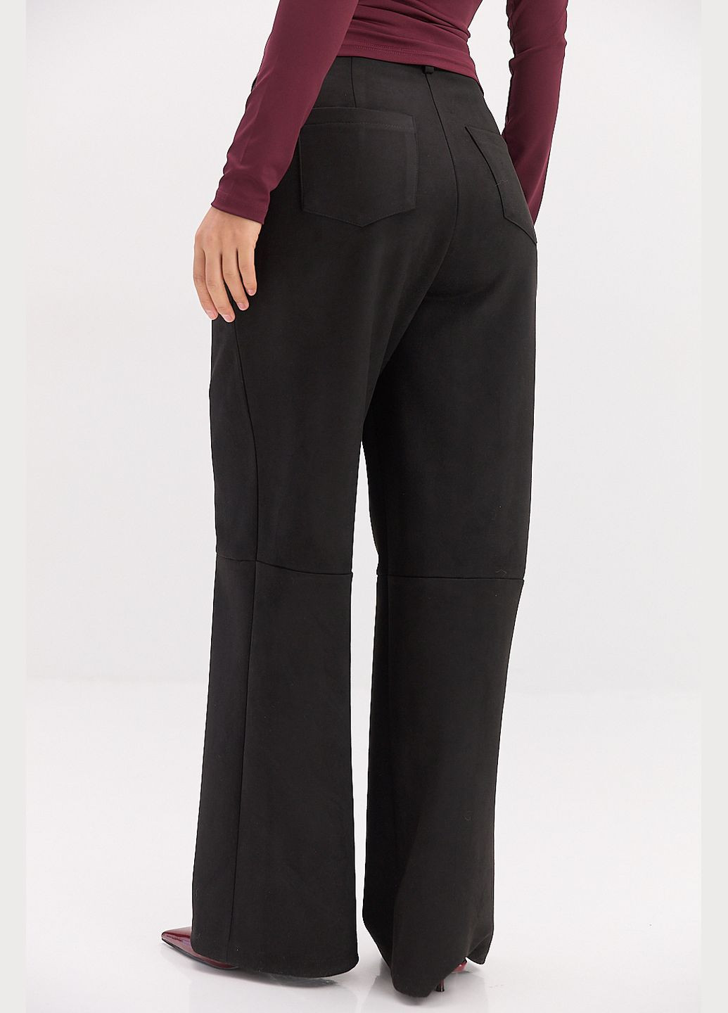 Замшевые женские брюки черные с декоративными швами Arjen (314901626)