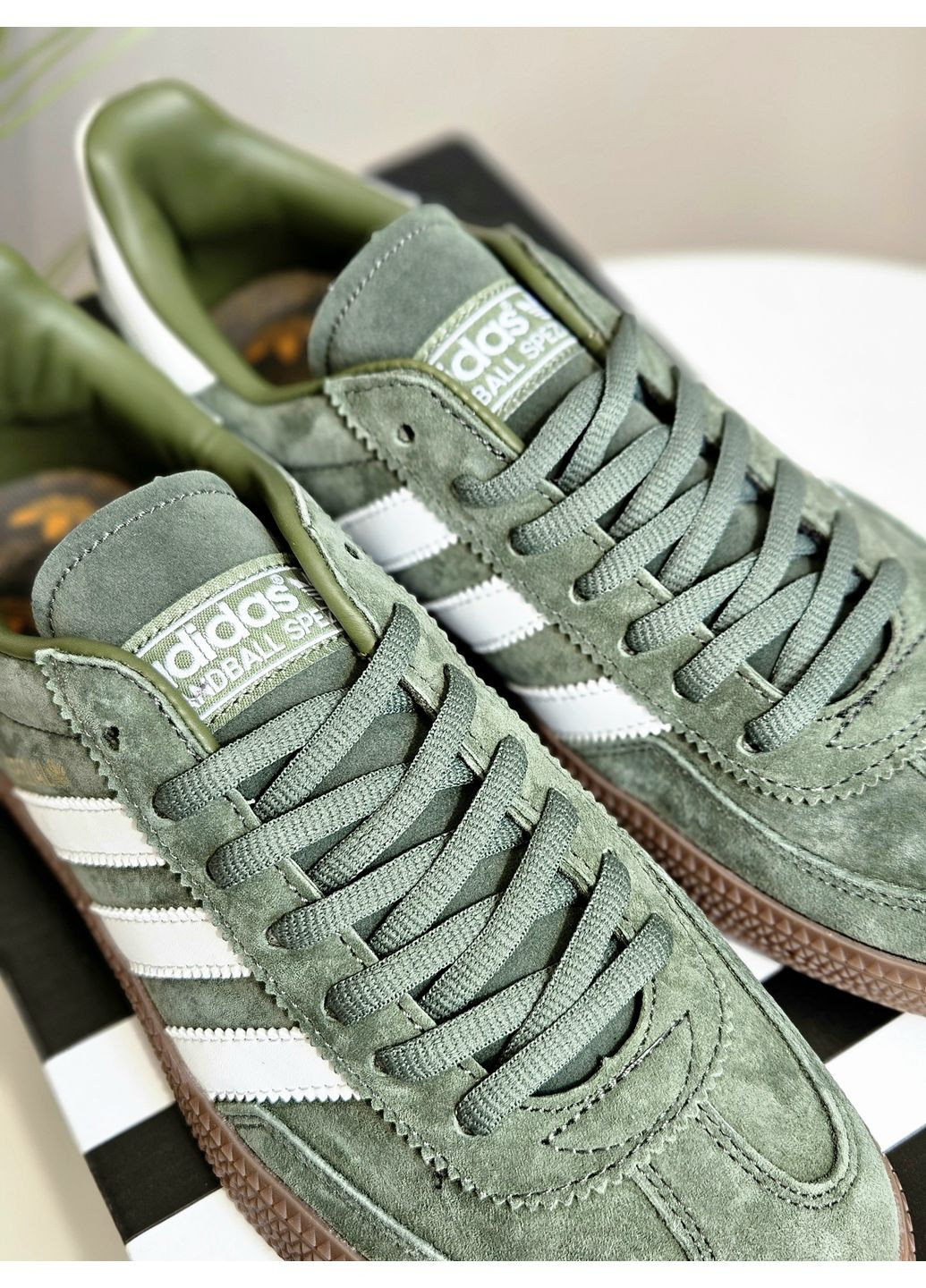 Оливковые (хаки) демисезонные кроссовки мужские и женские adidas spezial khaki white | адидас специал хаки No Brand