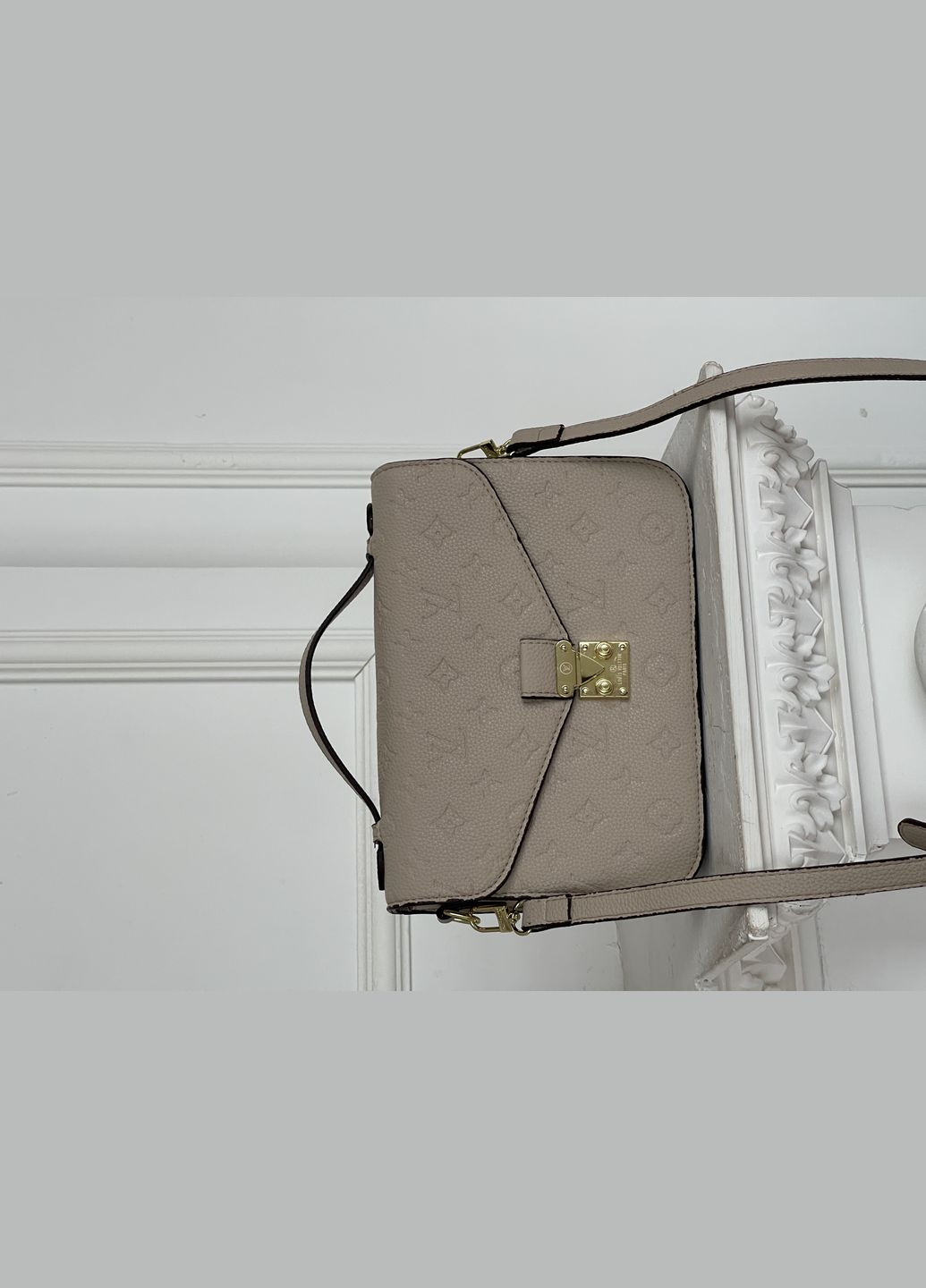 Сумка Луи Витон Pochette LUX Medium size бежевый No Brand (322505916)