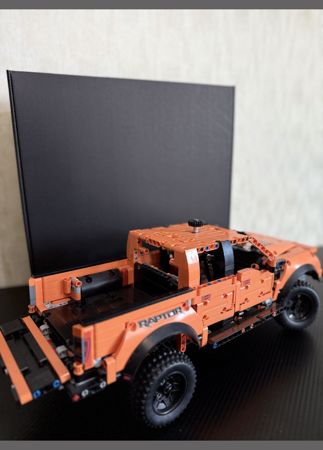 Конструктор автомобіля Ford F150 Raptor на 1379 деталей (42126) No Brand (331288690)