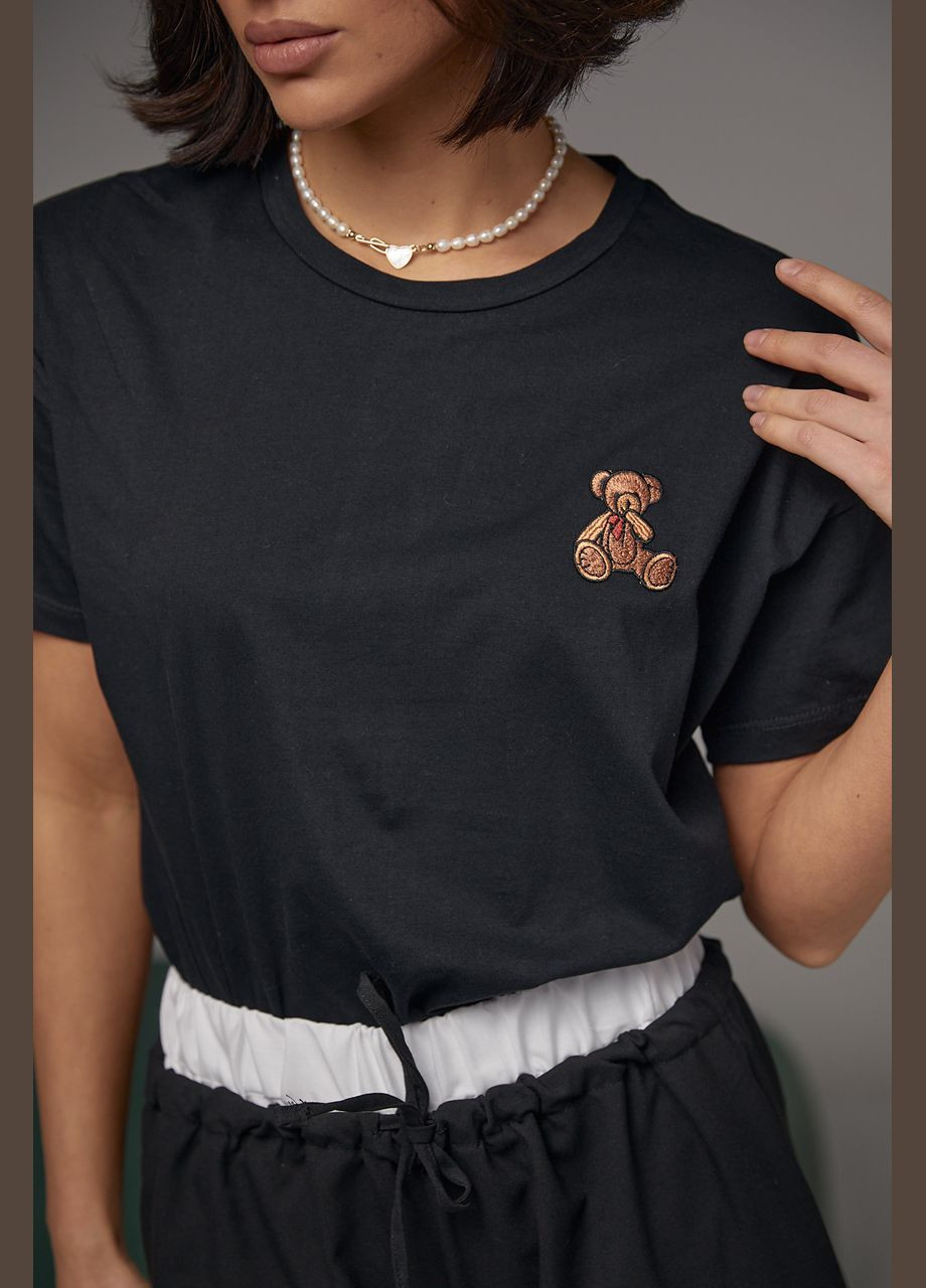 Чорна літня жіноча футболка з вишитим ведмедиком Lurex