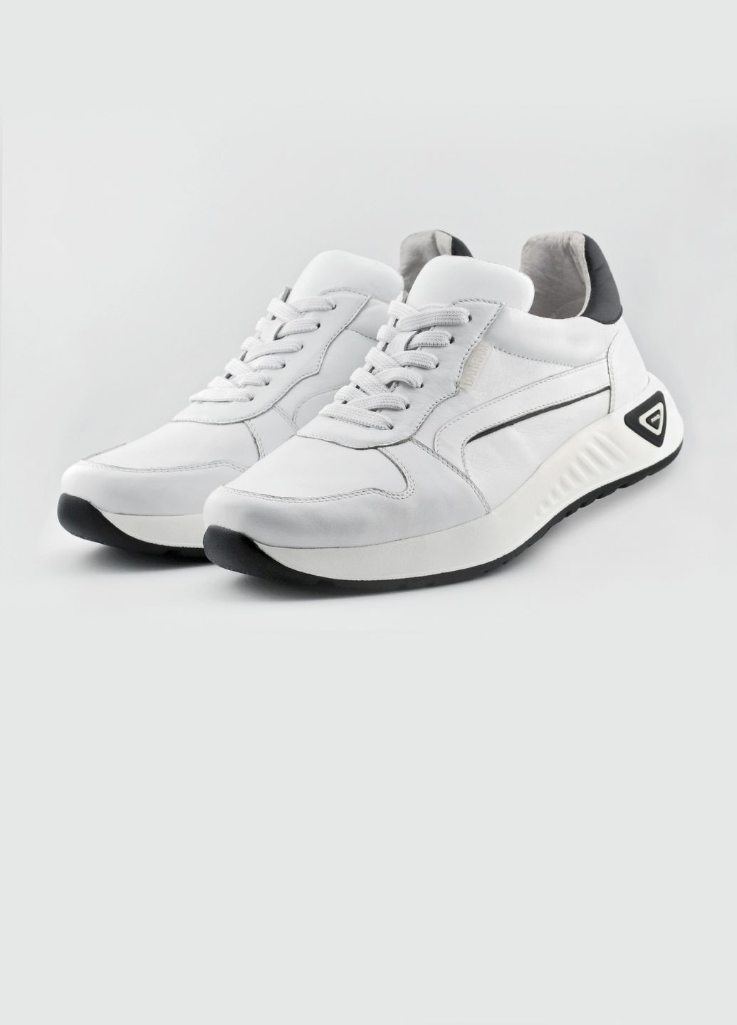 Білі всесезон чоловічі кросівки шкіряні, білі (0100) Bahram