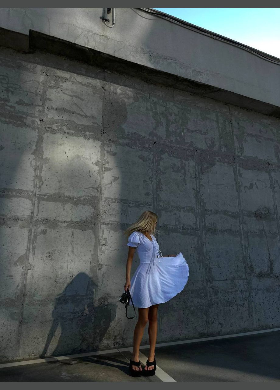 Белое короткое летнее платье из качественного американского креп-гороха,белое платье с открытым декольте и спиной(на шнуровке) No Brand