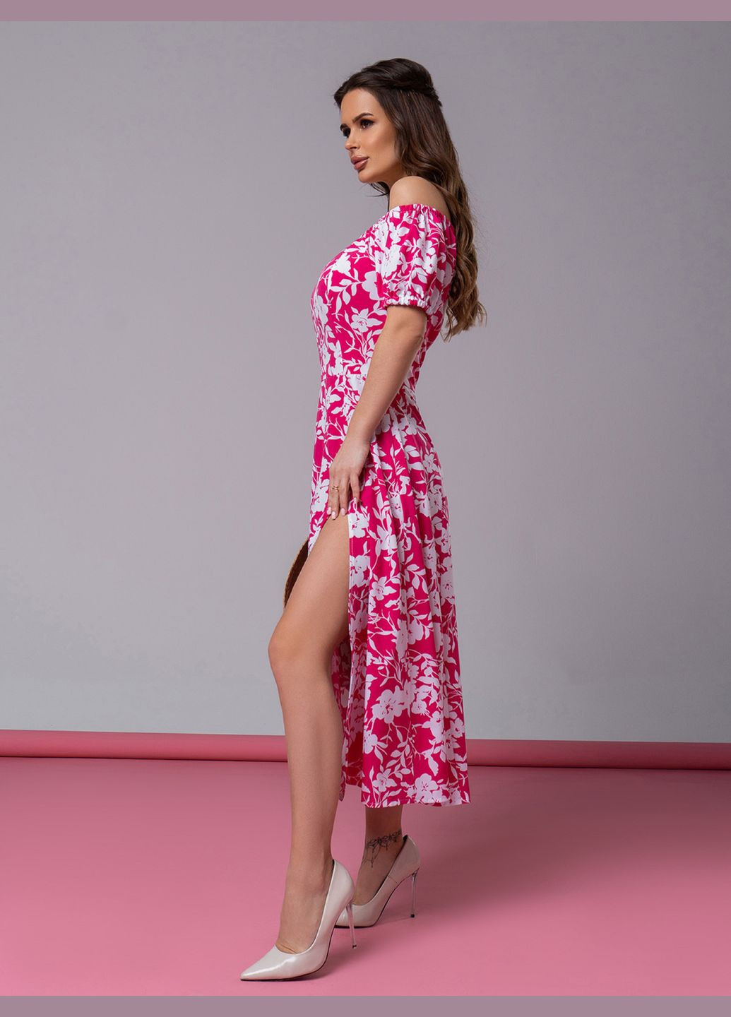 Малиновое повседневный платья с открытыми плечами ISSA PLUS с цветочным принтом
