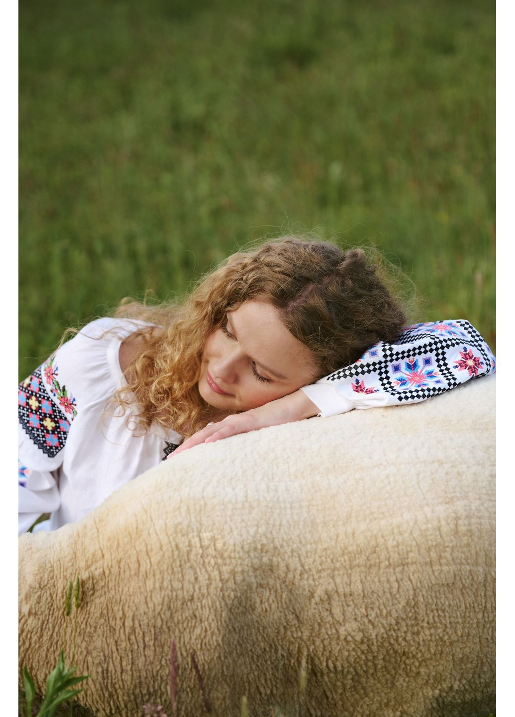 Біла вишиванка жіноча "веснянка" (65% льон), багатоколірна вишивка хрестиком, блузка м MOTYV візерунок геометричний льон (370372712)