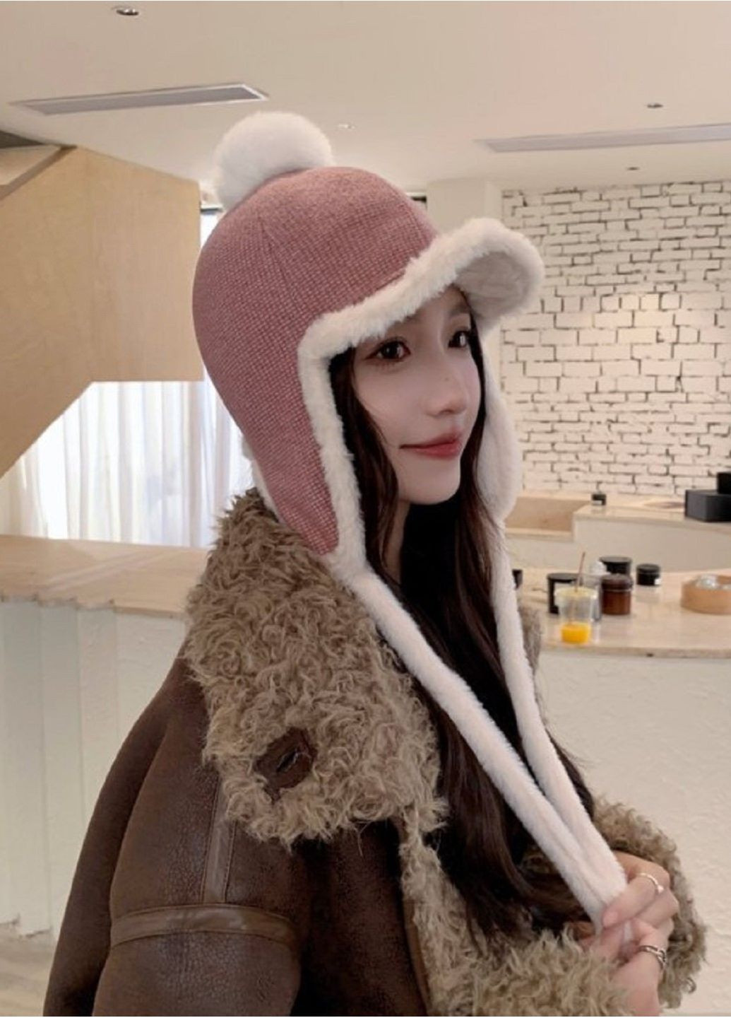 з Козирком та Помпоном, Підклад Супер М'яке Штучне Хутро No Brand Жіноча Зимова Шапка-Вушанка (363838664)