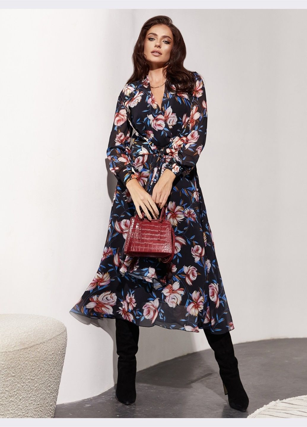 Черное праздничный шифоновое платье с цветочным принтом и лифом на запах черное клеш Dressa с цветочным принтом