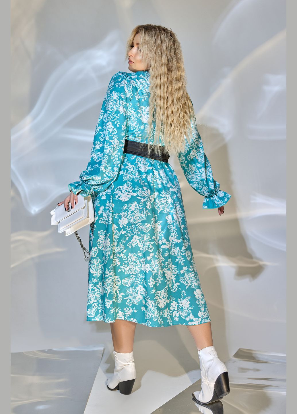 Бирюзовое повседневный платье с поясом-кушак колокол No Brand с цветочным принтом