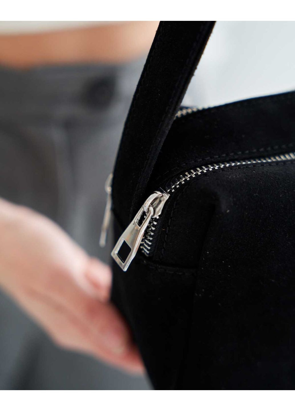 Замшевая женская черная сумка для повседневного использования молодежная мягкая на молнии 2 отделения ProDobro (367266227)