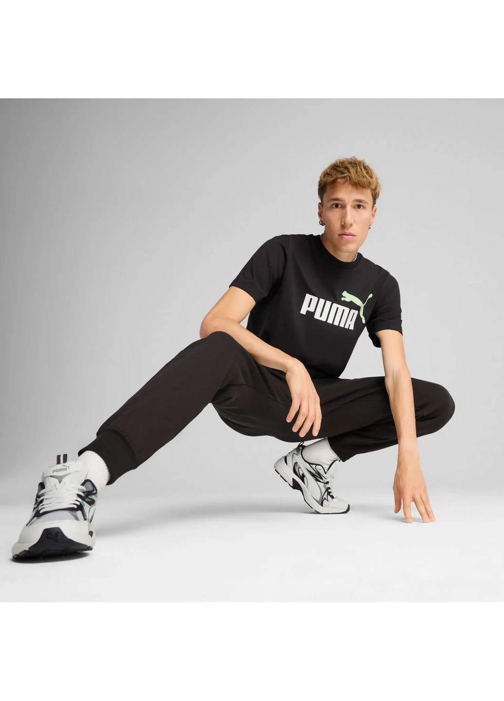 Черная футболка essentials 2 colour no. 1 logo tee black 684708-51 Puma