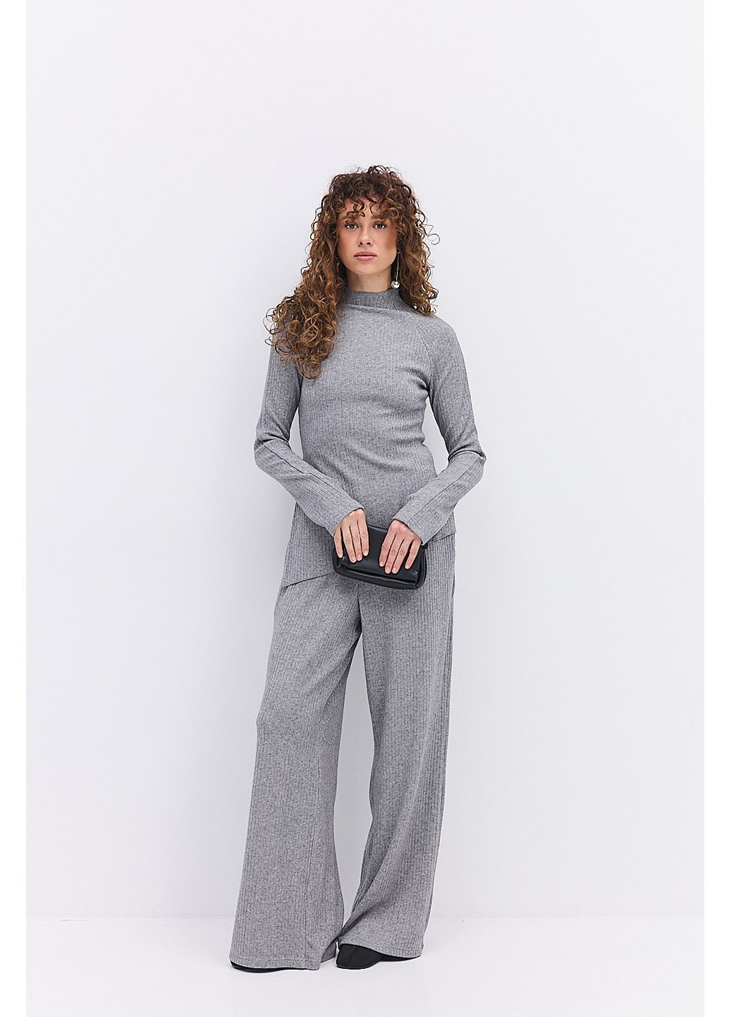 Жіночий трикотажний костюм в рубчик з асиметричним низом у кофті розмір Arjen (373682137)